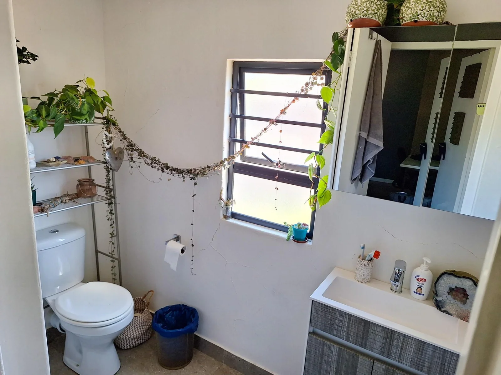 Rooms Available - House  in La Colline