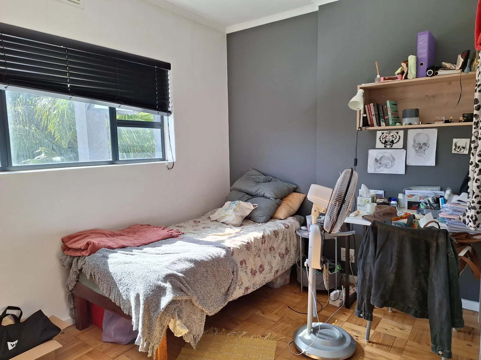 Rooms Available - House  in La Colline
