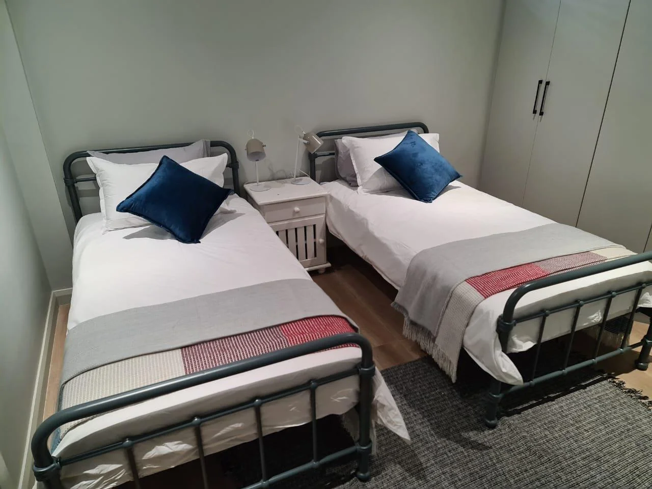 CALLING INVESTORS I  THE LUXURY OF LOCK-UP-AND-GO FOR PROFESSIONALS.