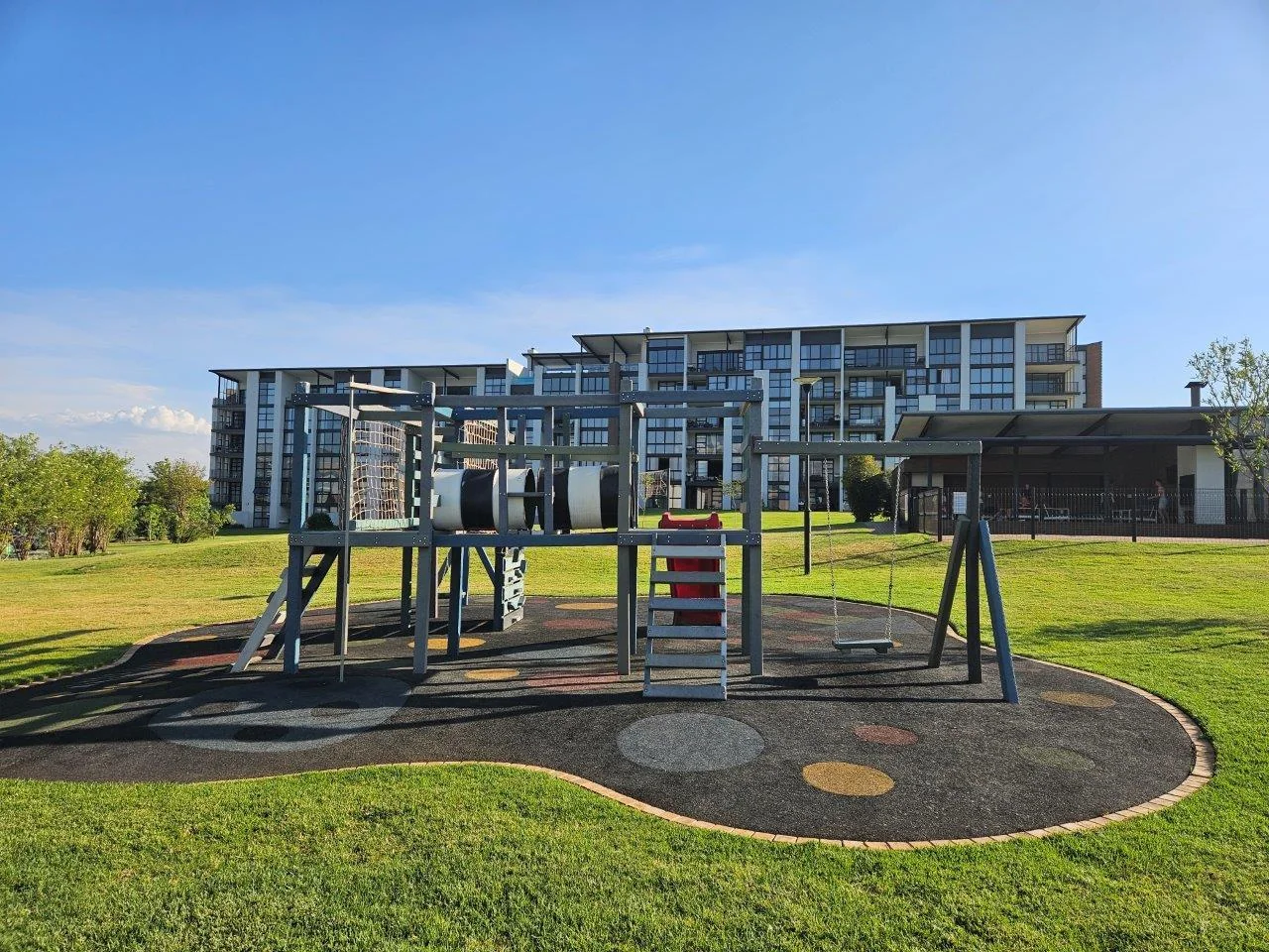 CALLING INVESTORS I  THE LUXURY OF LOCK-UP-AND-GO FOR PROFESSIONALS.