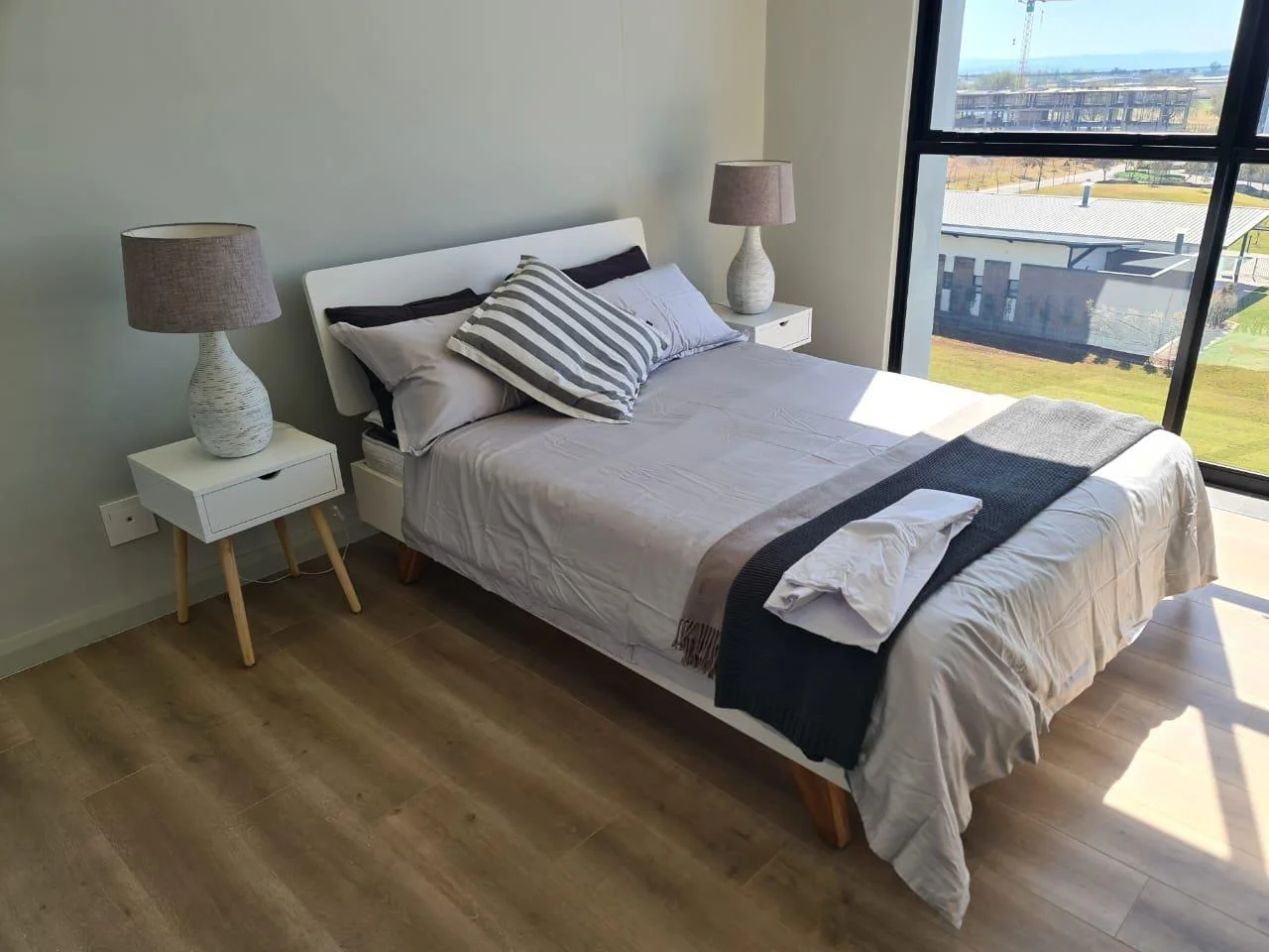 CALLING INVESTORS I  THE LUXURY OF LOCK-UP-AND-GO FOR PROFESSIONALS.