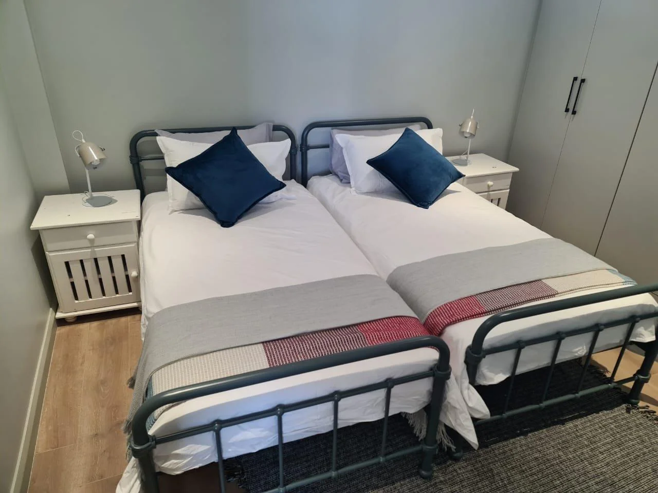 CALLING INVESTORS I  THE LUXURY OF LOCK-UP-AND-GO FOR PROFESSIONALS.