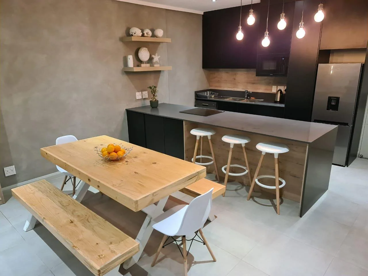 CALLING INVESTORS I  THE LUXURY OF LOCK-UP-AND-GO FOR PROFESSIONALS.