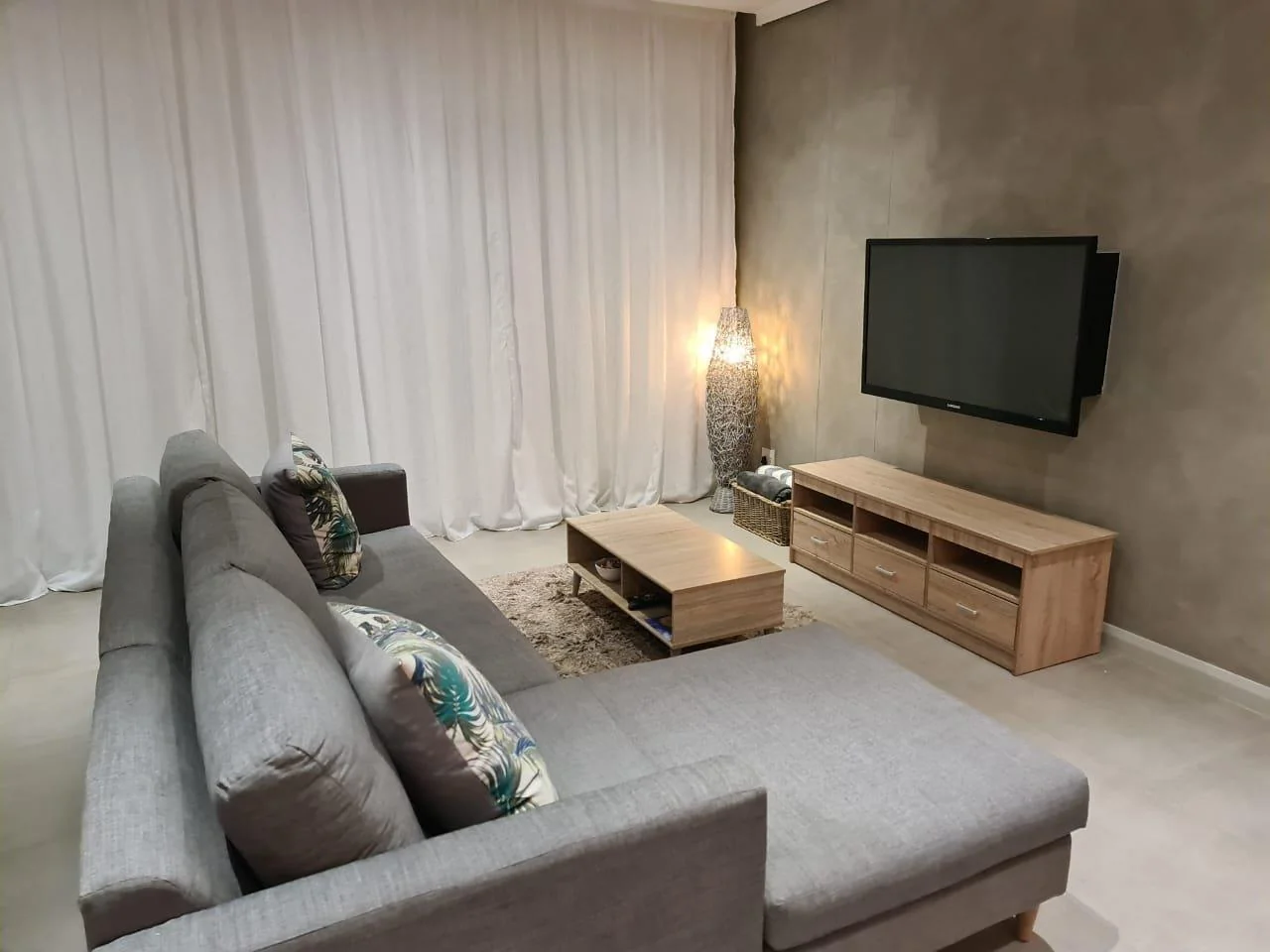 CALLING INVESTORS I  THE LUXURY OF LOCK-UP-AND-GO FOR PROFESSIONALS.