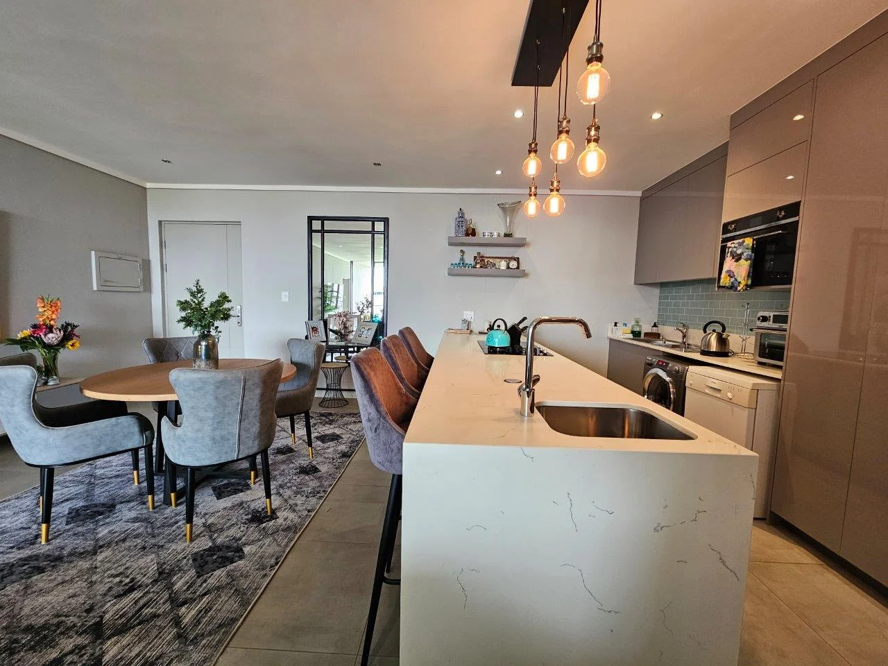 IDEAL INVESTEMENT OPPORTUNITY – SECURE A FUTURE LUXURY LIFESTYLE FOR YOURSELF NOW.