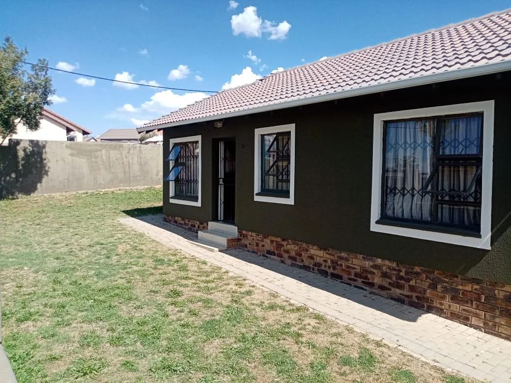 3 Bedroom Home For Sale with 2 Outside Rooms
