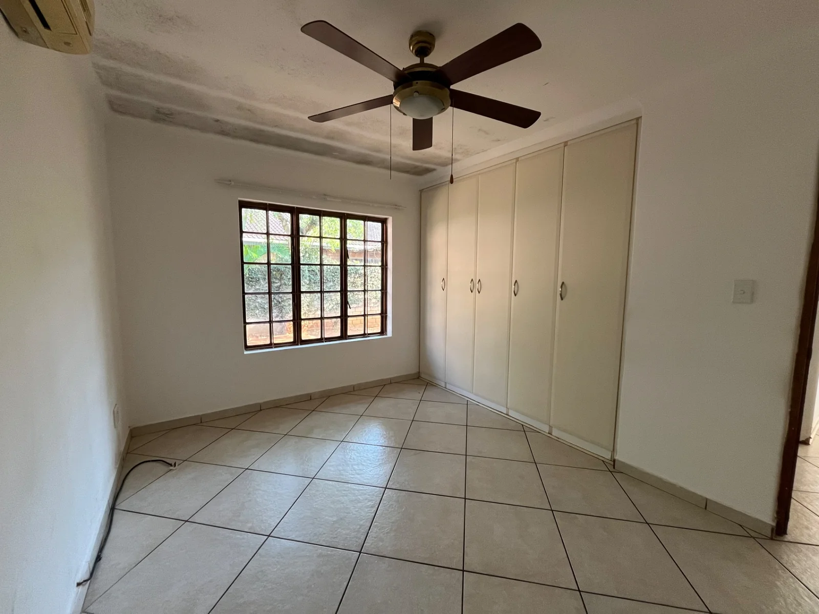 2 Bedroom Simplex To Let