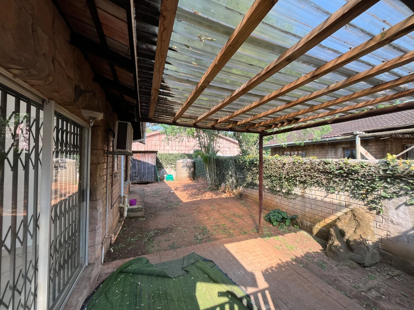 2 Bedroom Simplex To Let