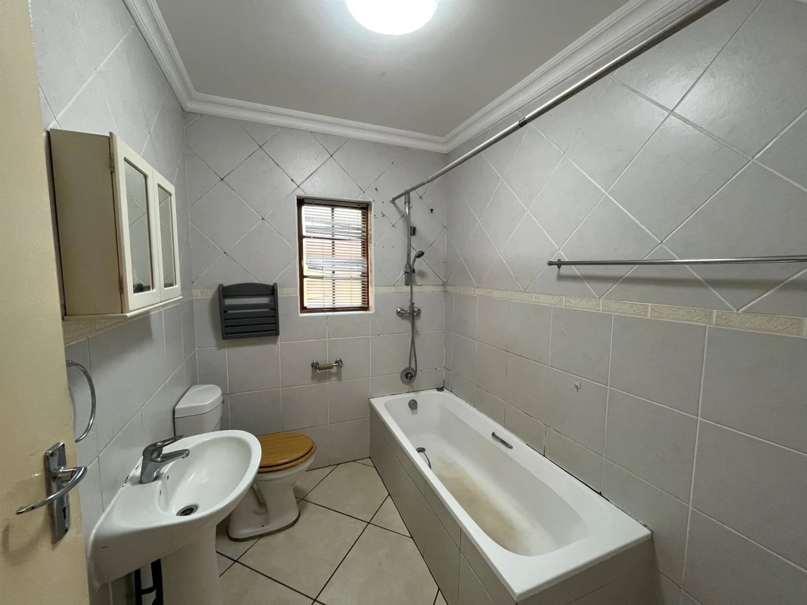 2 Bedroom Simplex To Let