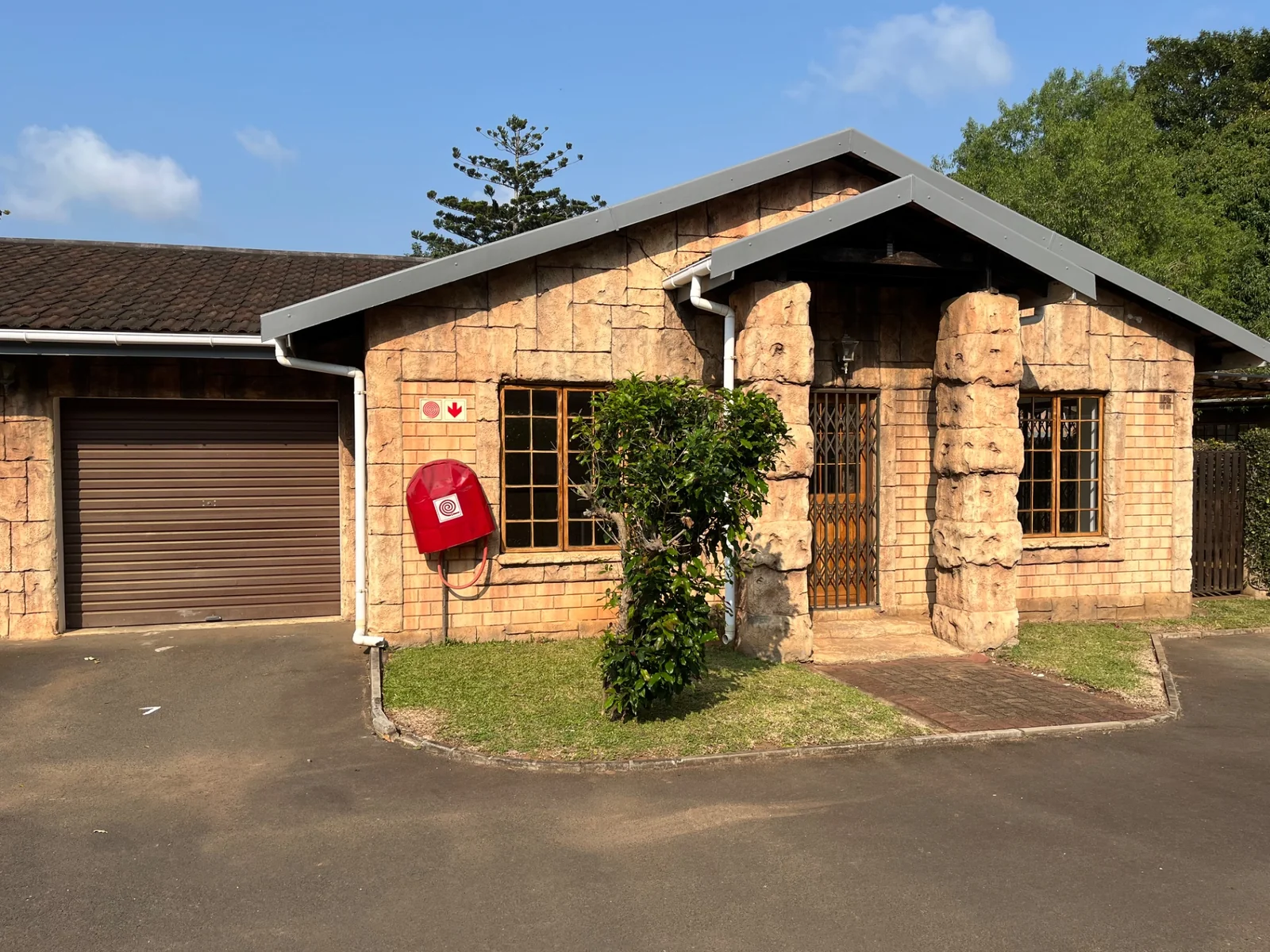 2 Bedroom Simplex To Let