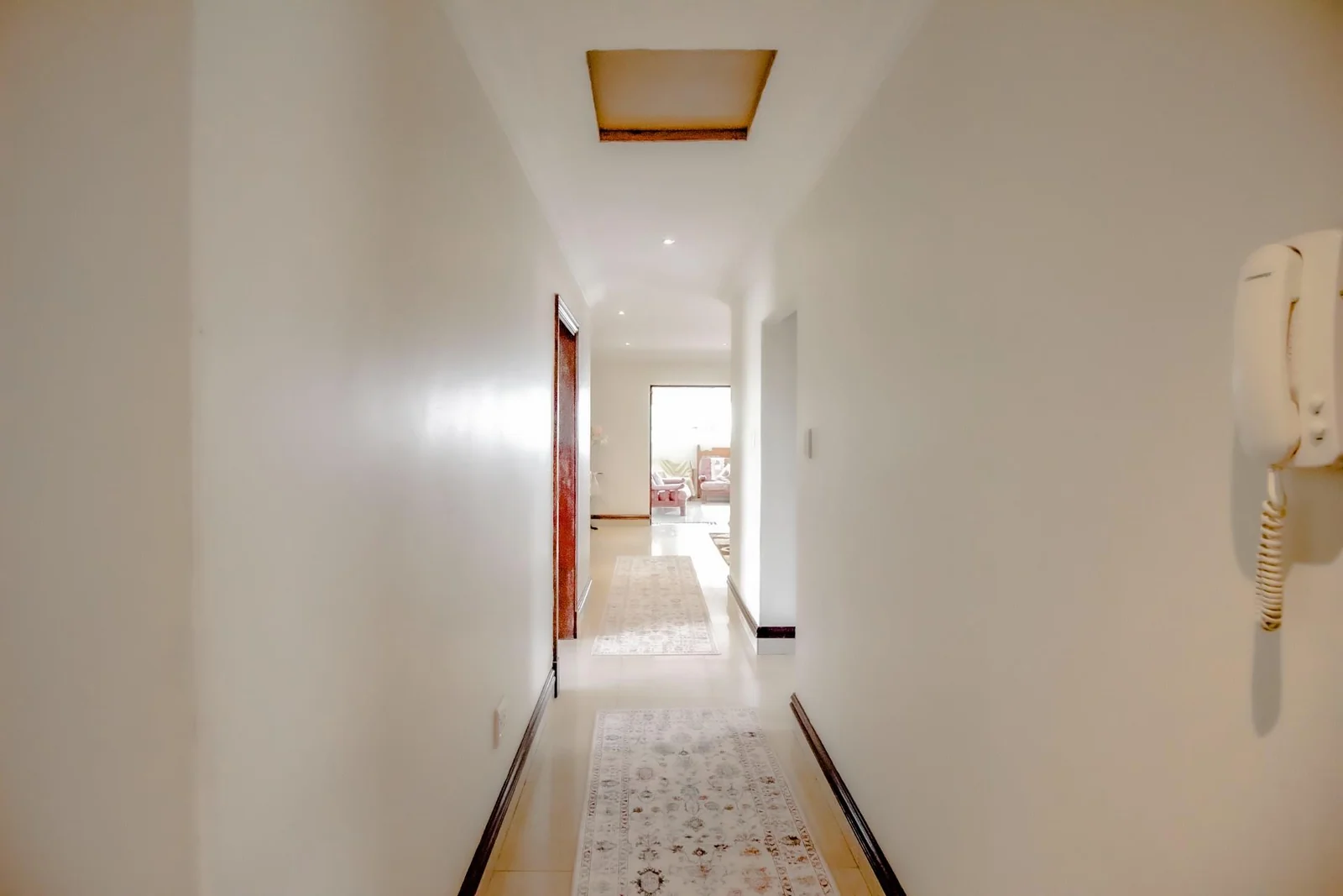 FAMILY HOME WITH 2 X  EXTRA APARTMENTS PLUS