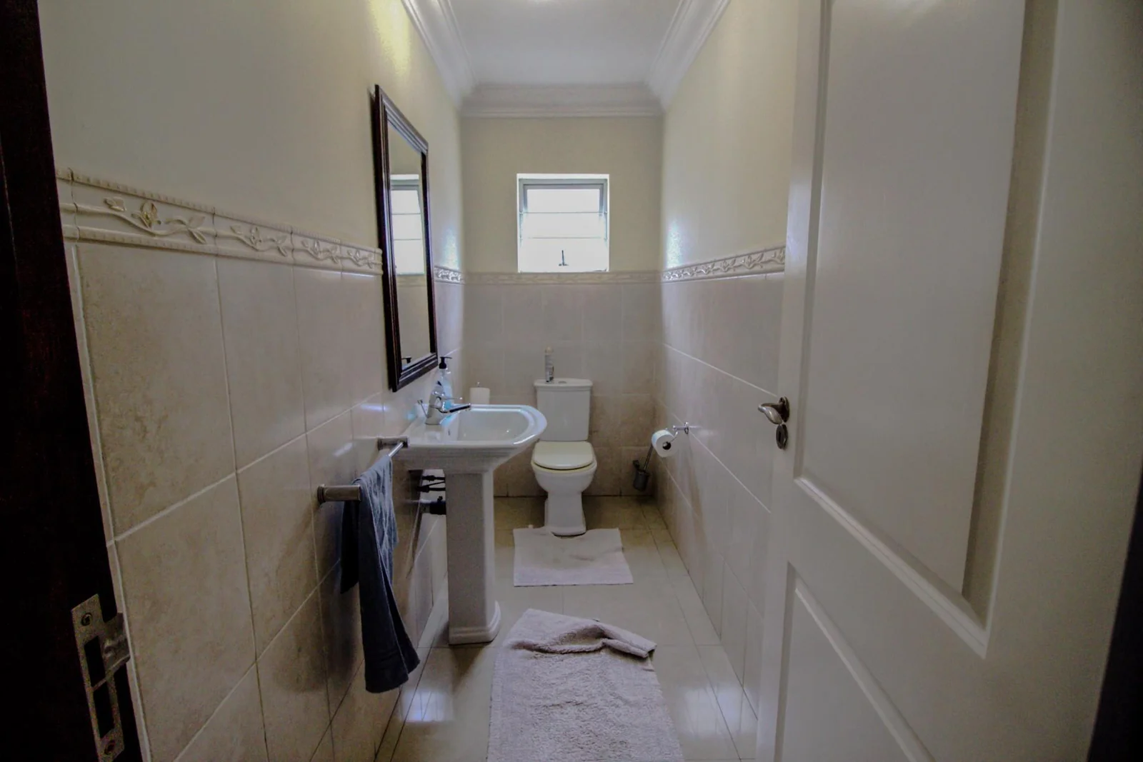 FAMILY HOME WITH 2 X  EXTRA APARTMENTS PLUS