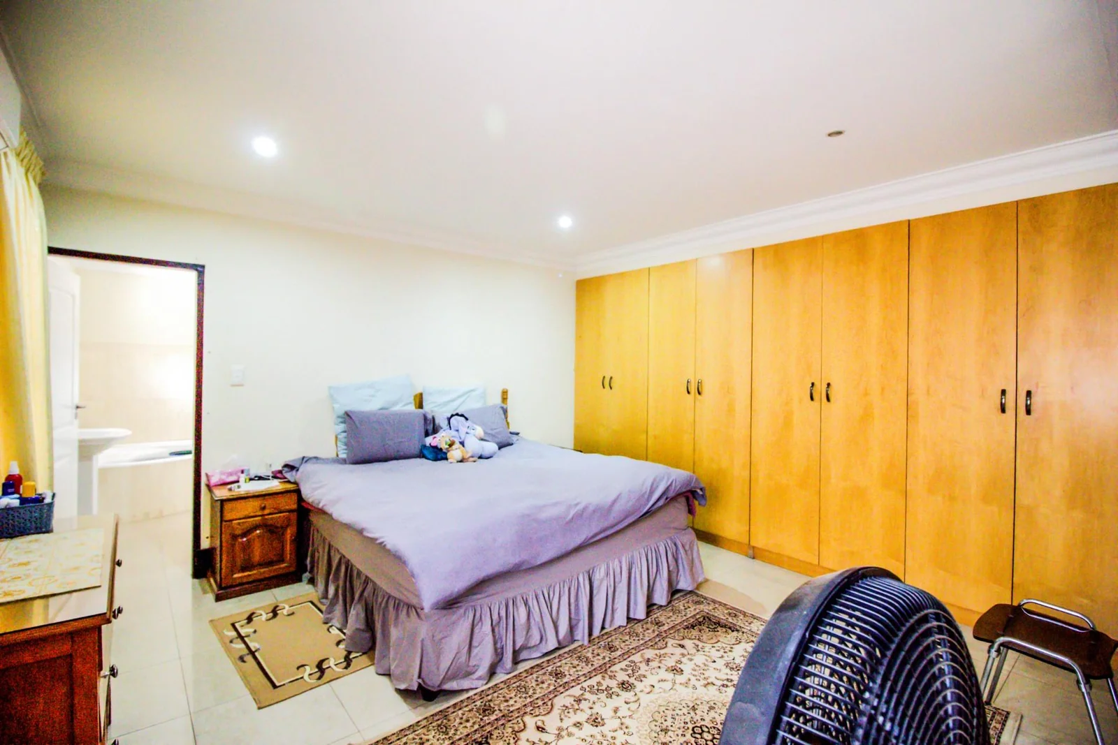 FAMILY HOME WITH 2 X  EXTRA APARTMENTS PLUS