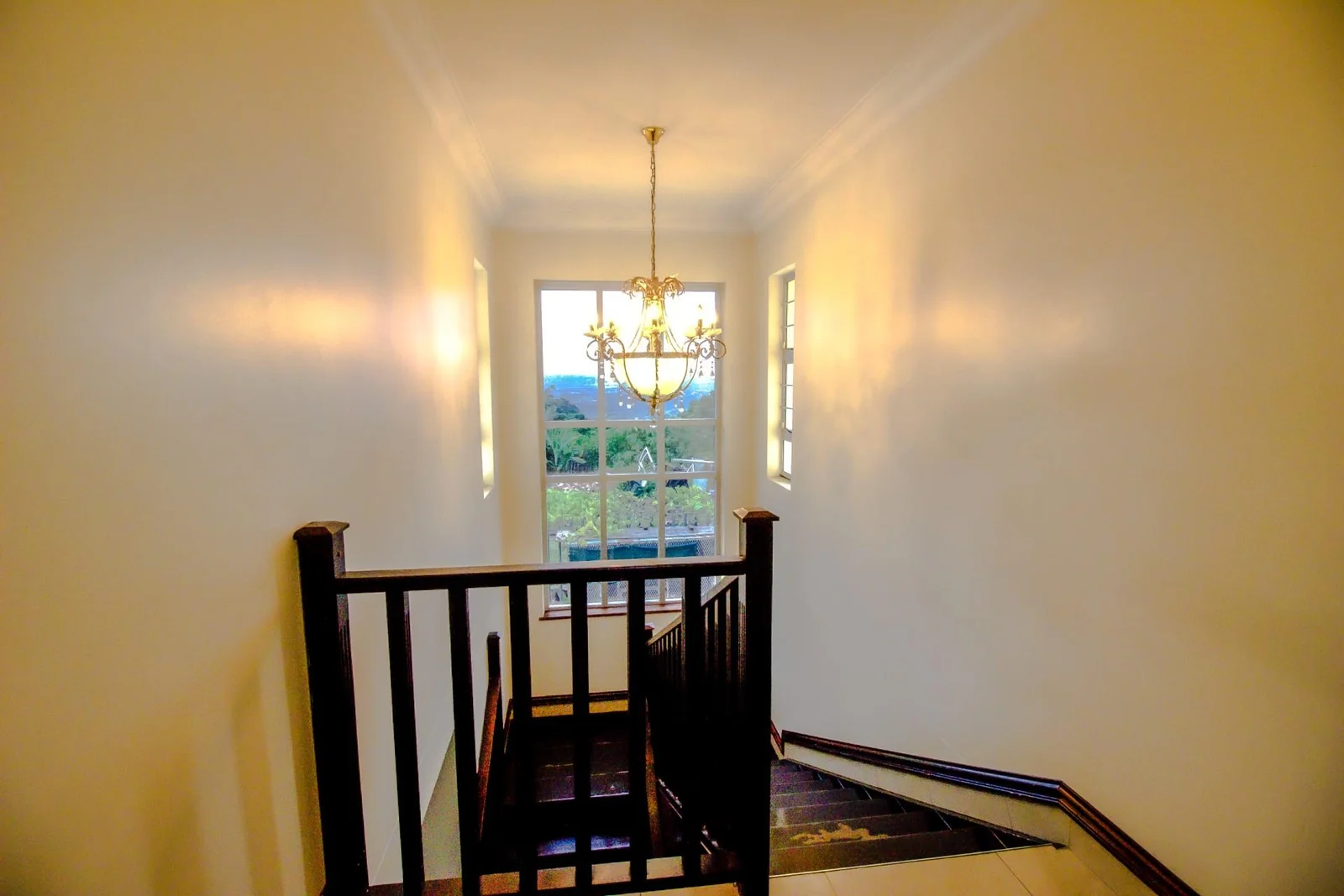 FAMILY HOME WITH 2 X  EXTRA APARTMENTS PLUS