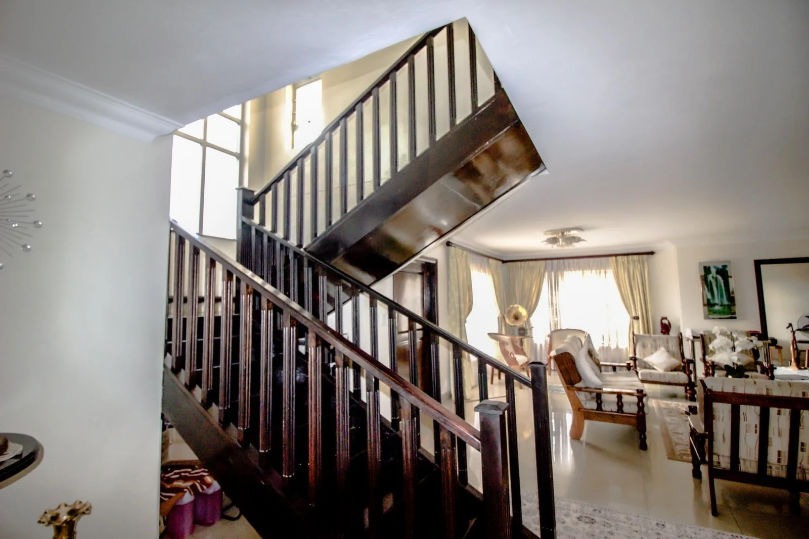 FAMILY HOME WITH 2 X  EXTRA APARTMENTS PLUS