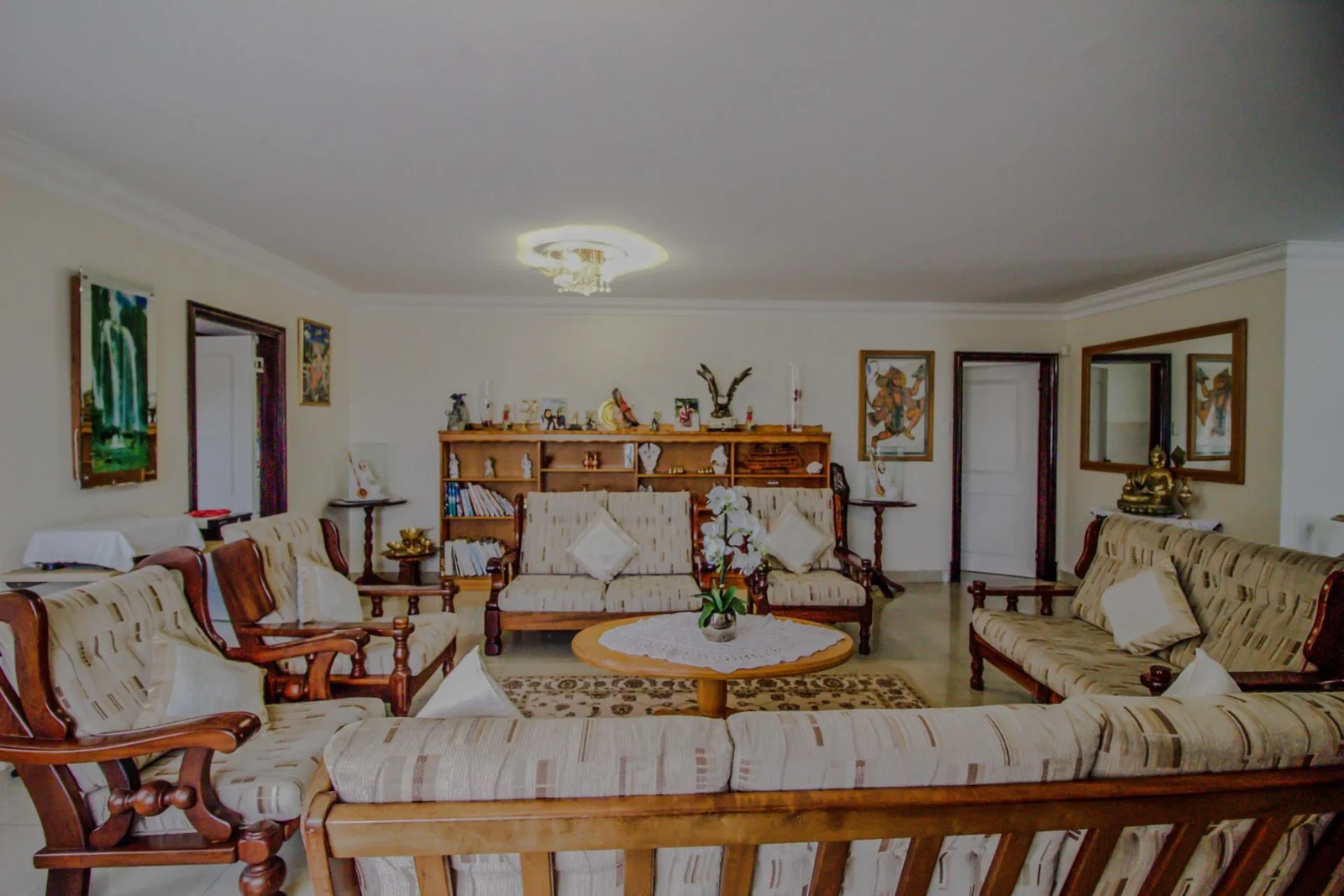 FAMILY HOME WITH 2 X  EXTRA APARTMENTS PLUS