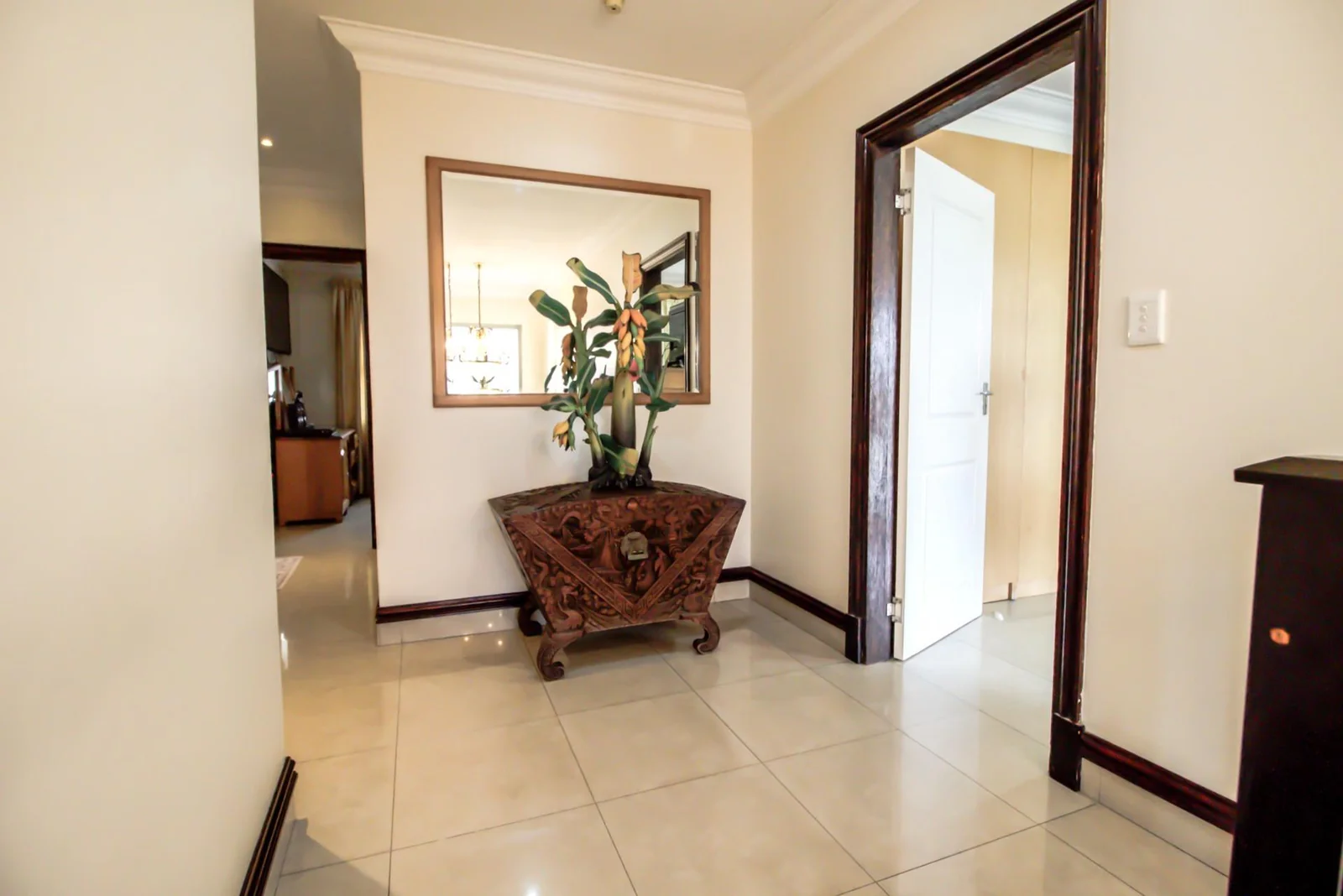 FAMILY HOME WITH 2 X  EXTRA APARTMENTS PLUS