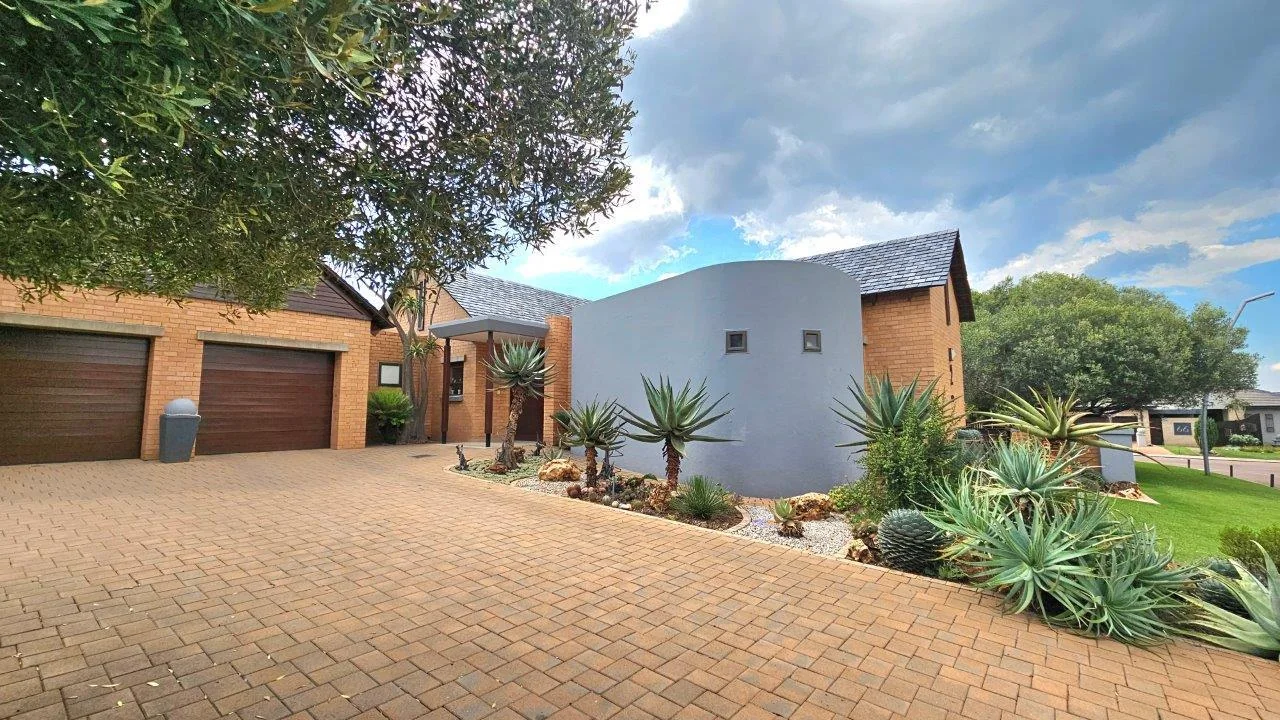 In Midstream Estate, when you retire it’s done with the best intentions for everyone to enjoy their golden years in style and independence.