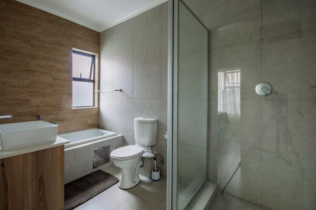 Modern and spacious One Bedroom Apartment for Sale in Modderfontein!