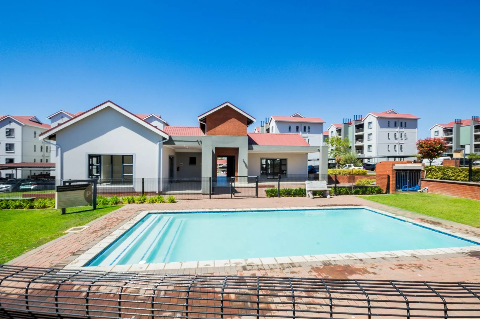 Modern and spacious One Bedroom Apartment for Sale in Modderfontein!