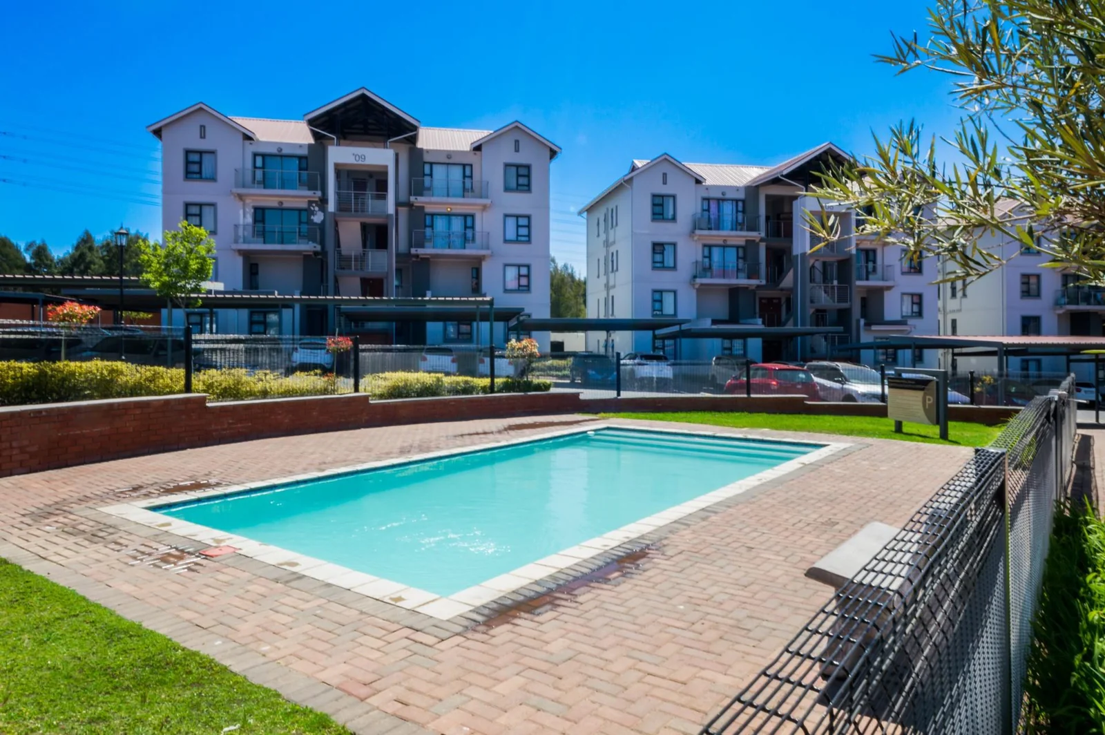 Modern and spacious One Bedroom Apartment for Sale in Modderfontein!