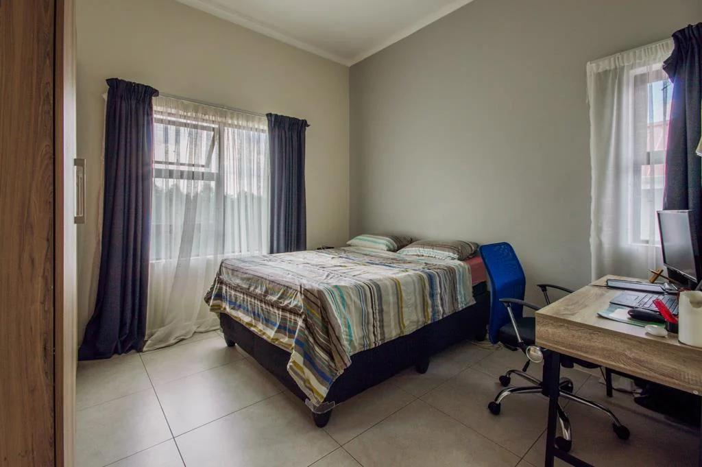 Modern and spacious One Bedroom Apartment for Sale in Modderfontein!