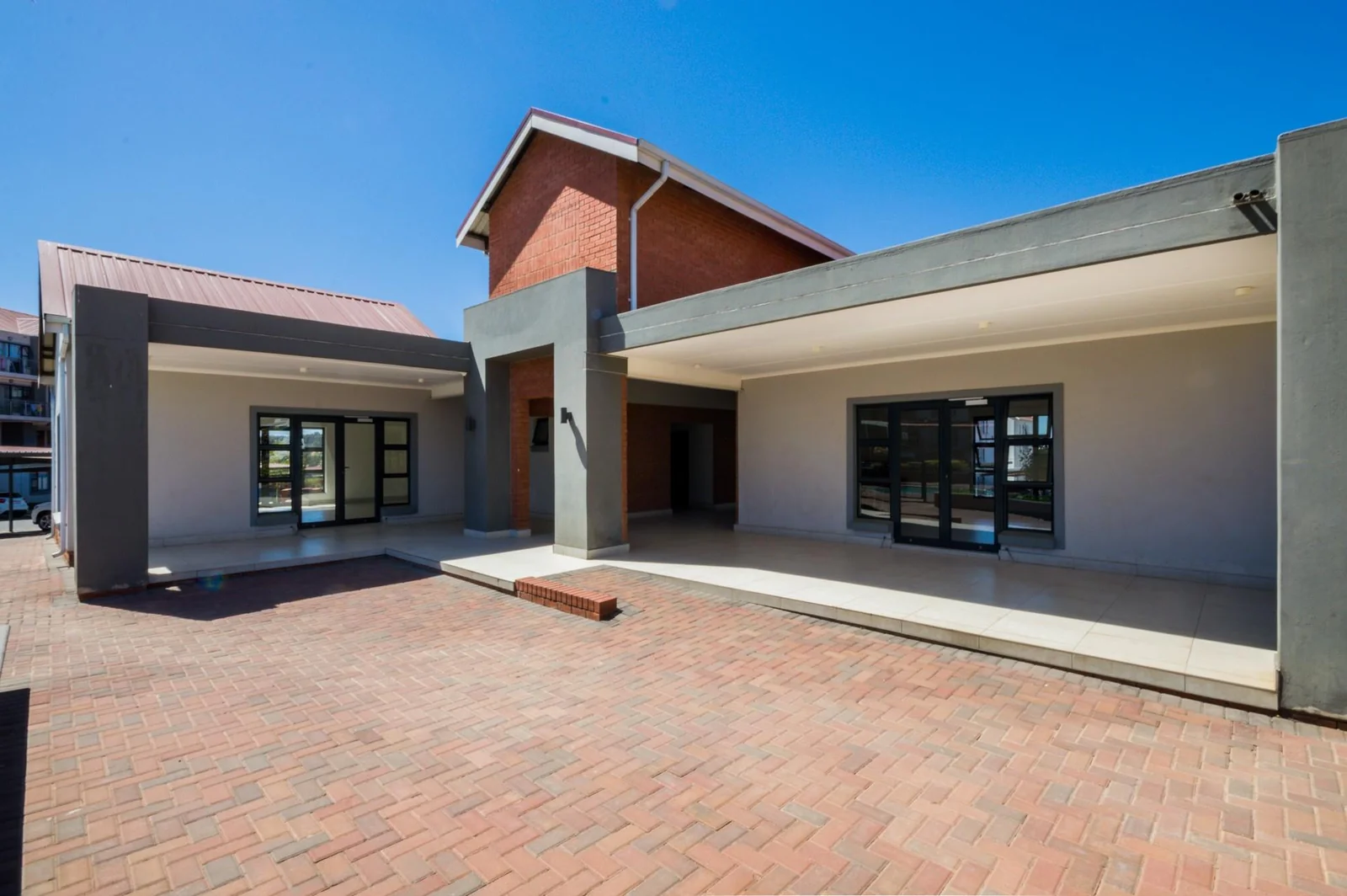 Modern and spacious One Bedroom Apartment for Sale in Modderfontein!