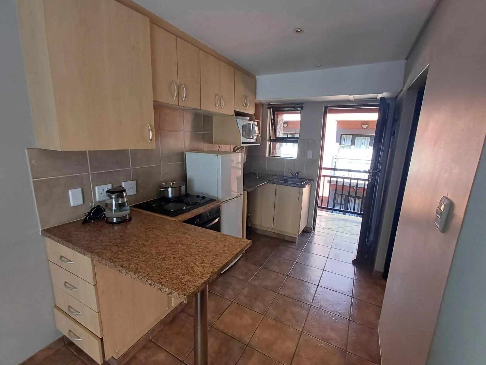 Bachelor’s flat to rent in Langenhoven Park!