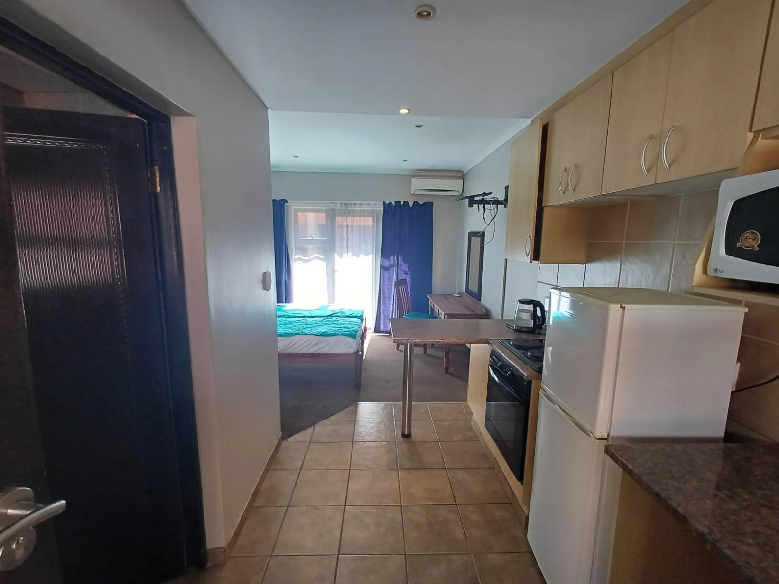 Bachelor’s flat to rent in Langenhoven Park!