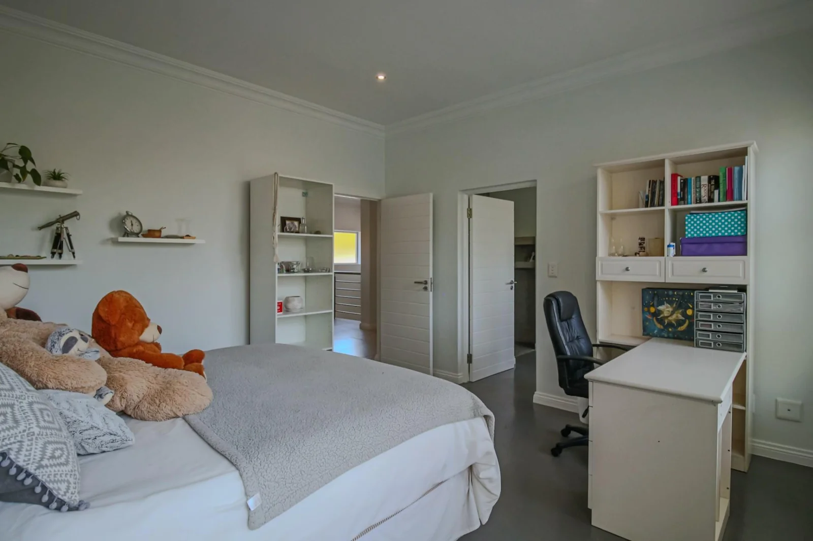 EXPERIENCE THE PINNACLE OF FAMILY LIVING – EXCLUSIVE MANDATED