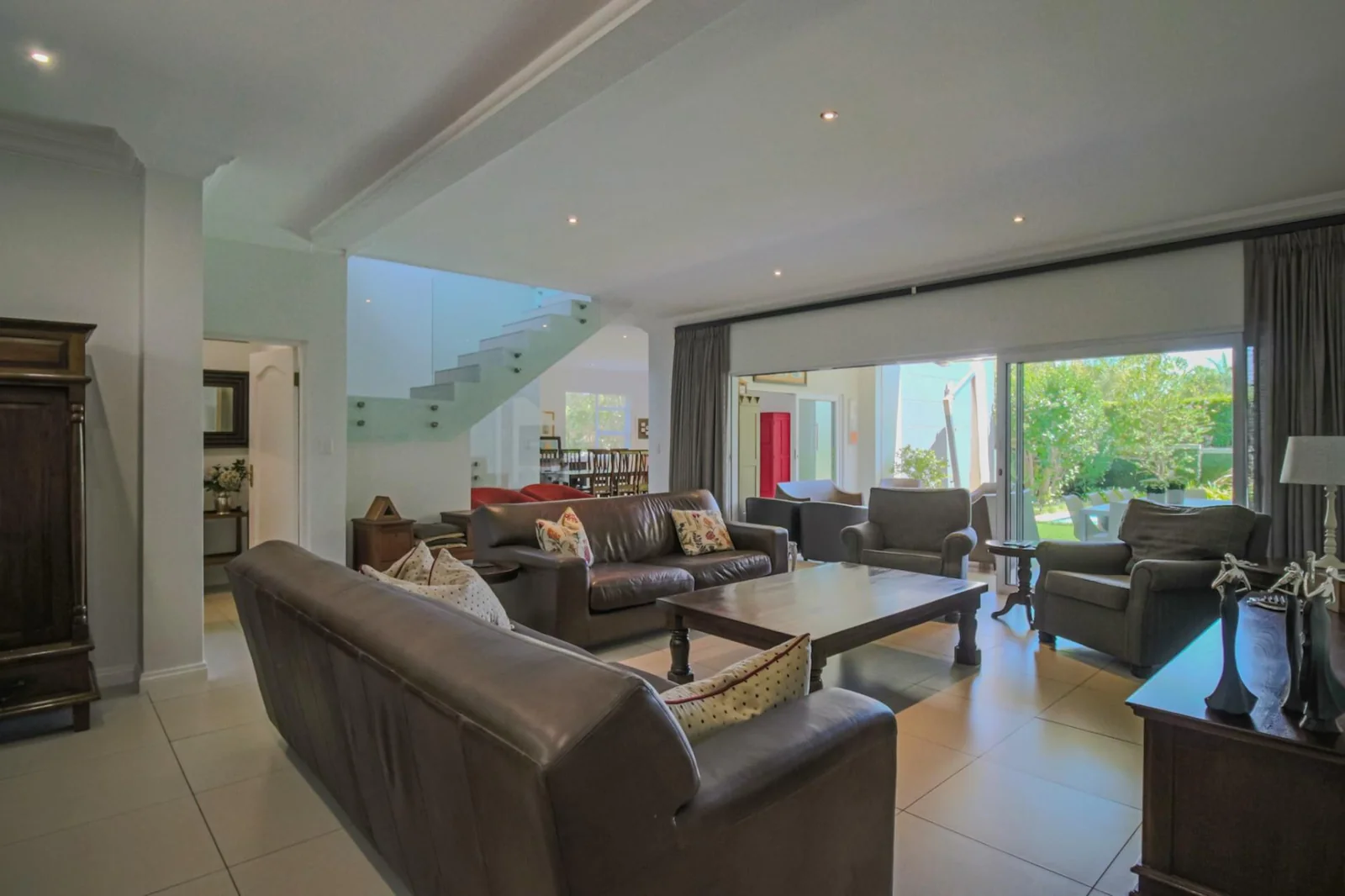 EXPERIENCE THE PINNACLE OF FAMILY LIVING – EXCLUSIVE MANDATED