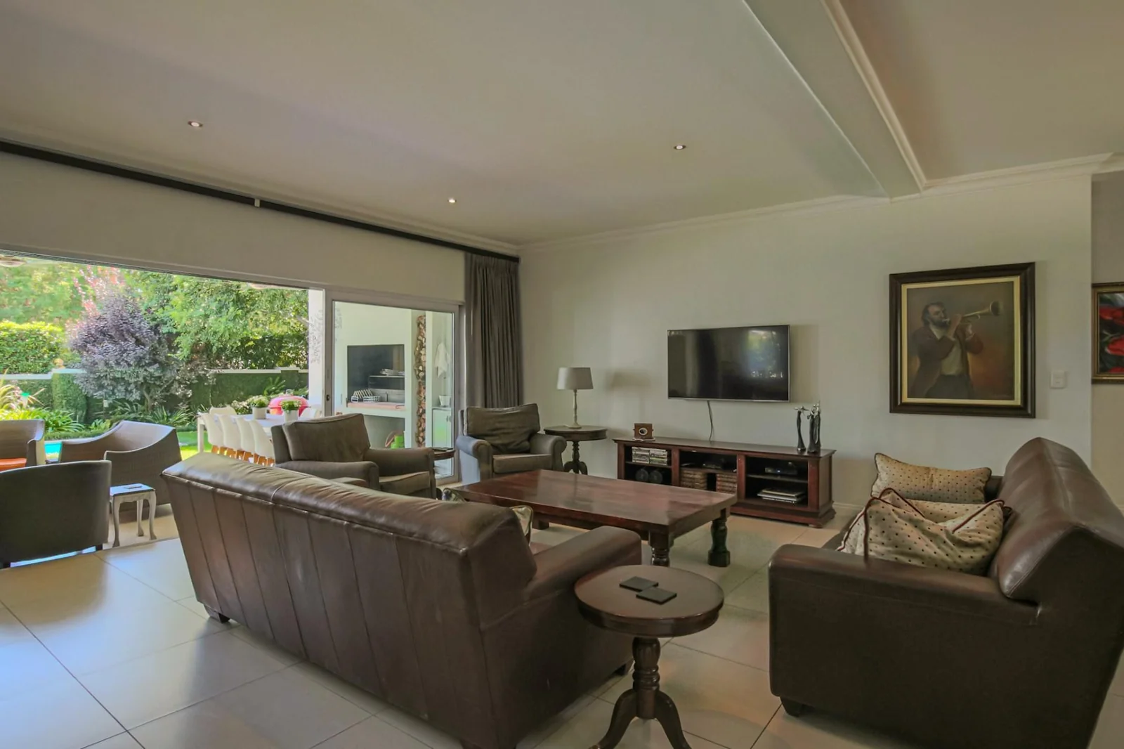 EXPERIENCE THE PINNACLE OF FAMILY LIVING – EXCLUSIVE MANDATED