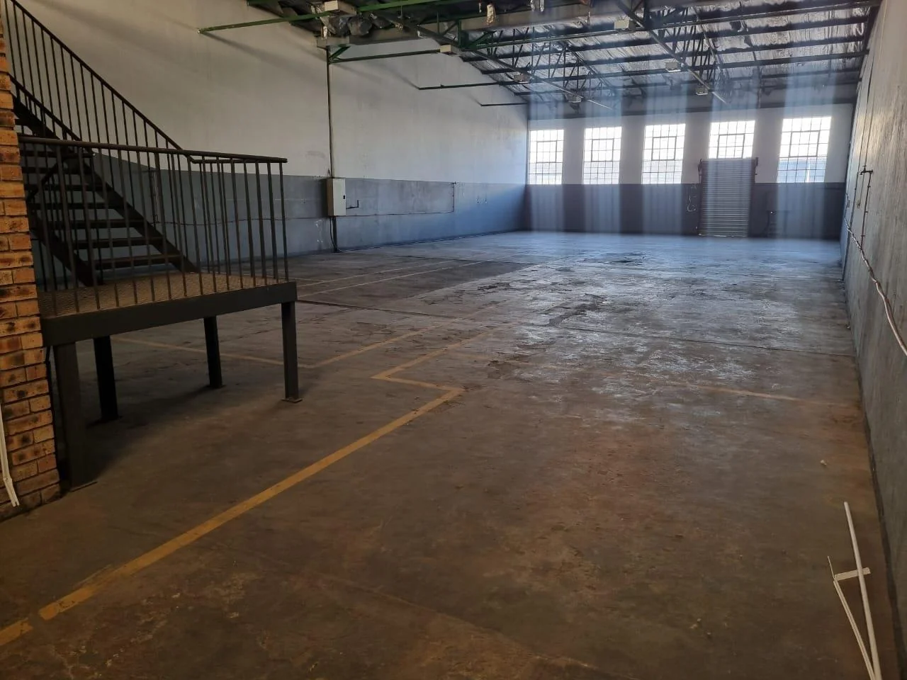 Workshop to let in NW 7 Vanderbijlpark.