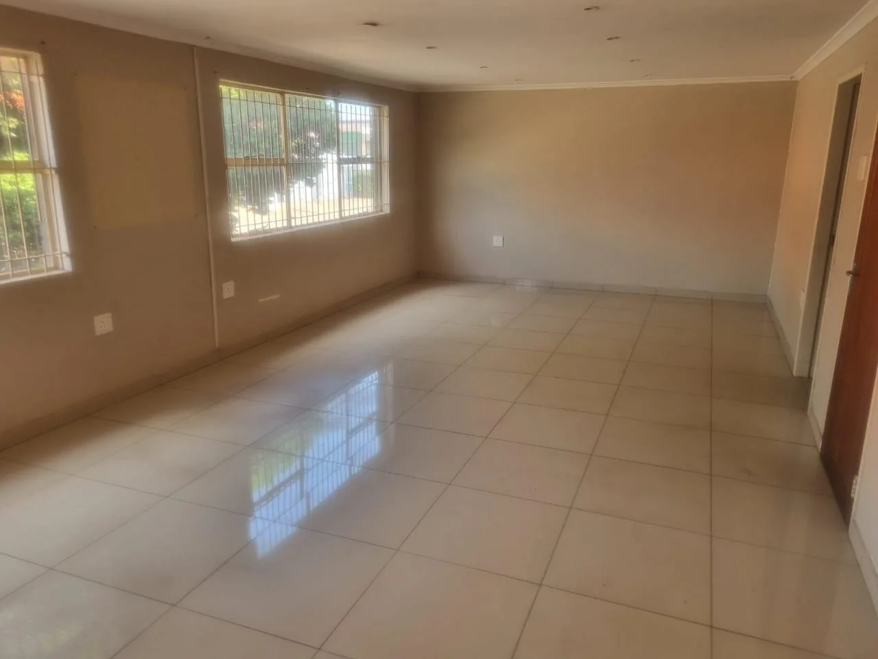 Workshop to let in NW 7 Vanderbijlpark.