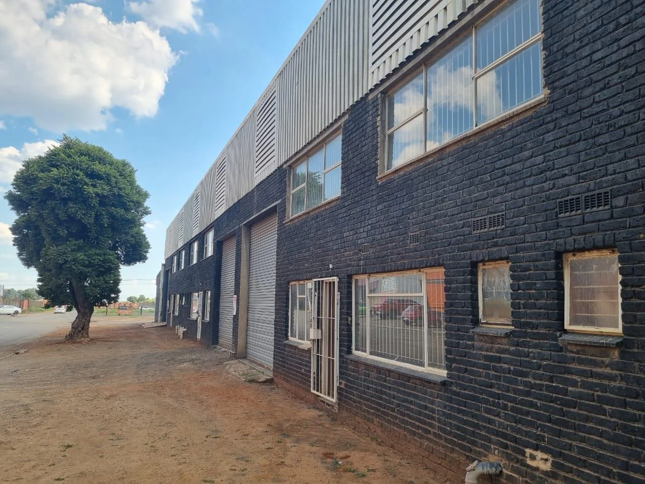Workshop to let in NW 7 Vanderbijlpark.