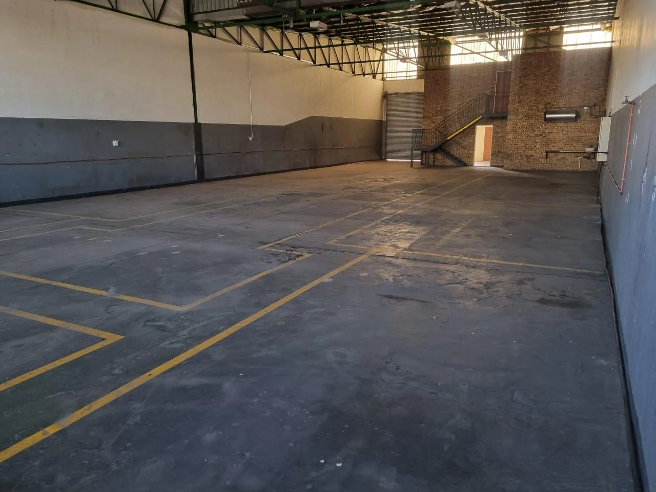 Workshop to let in NW 7 Vanderbijlpark.