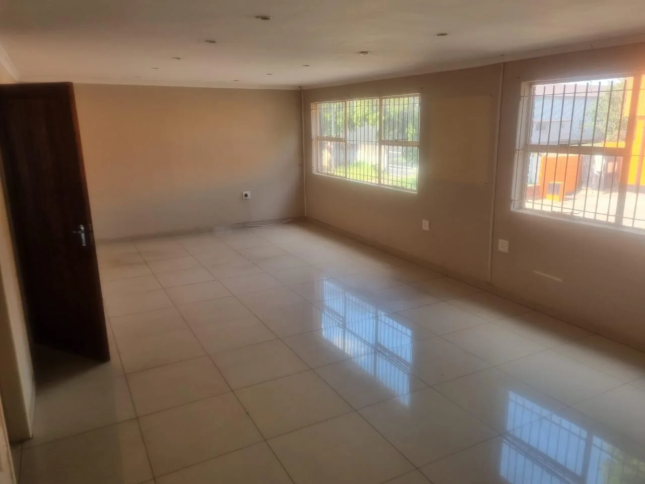 Workshop to let in NW 7 Vanderbijlpark.