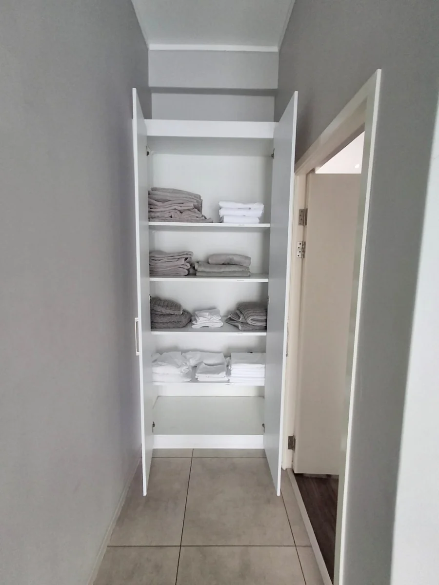 3 Bedroom contemporay apartment in Oaklands.