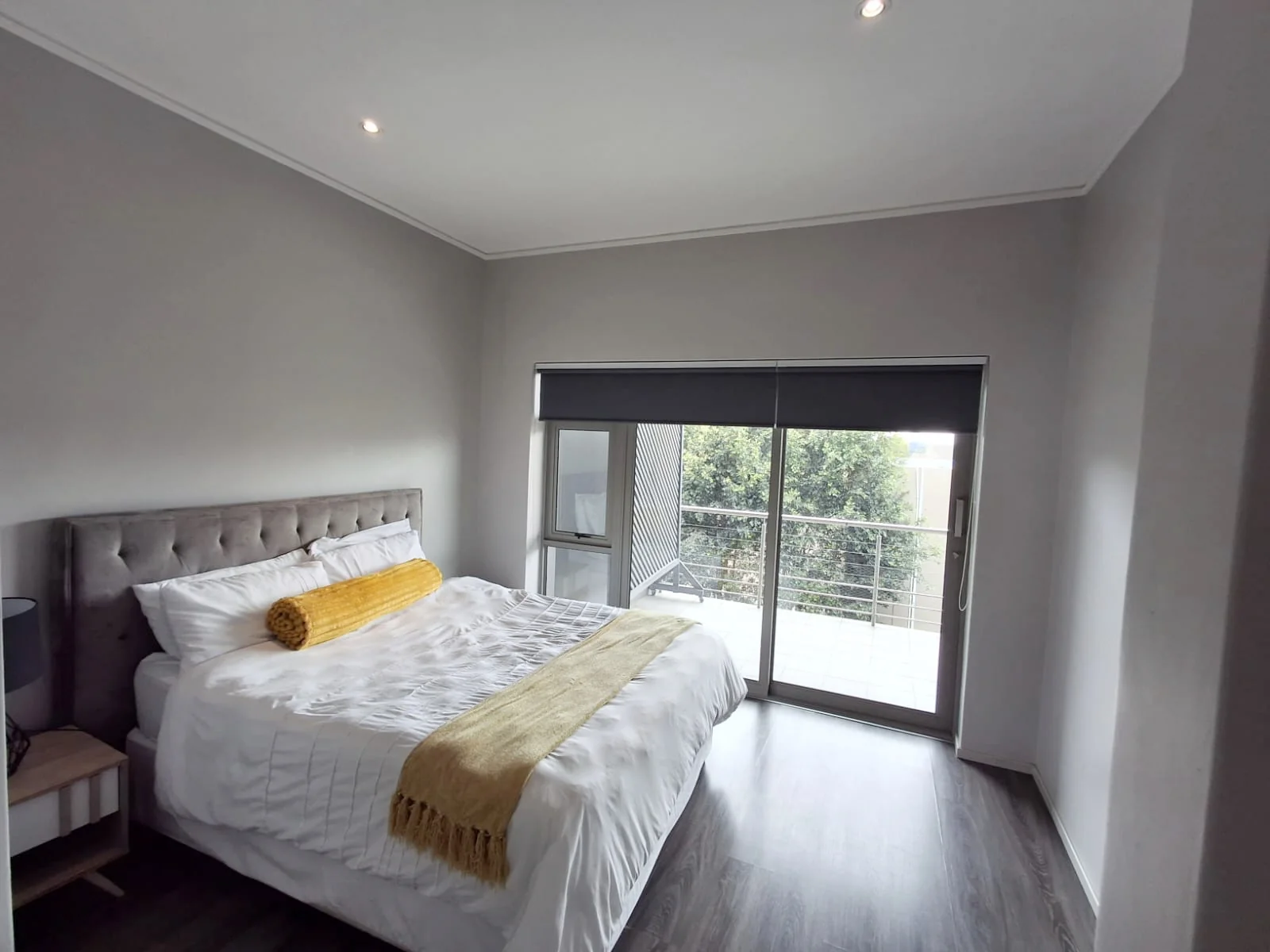 3 Bedroom contemporay apartment in Oaklands.
