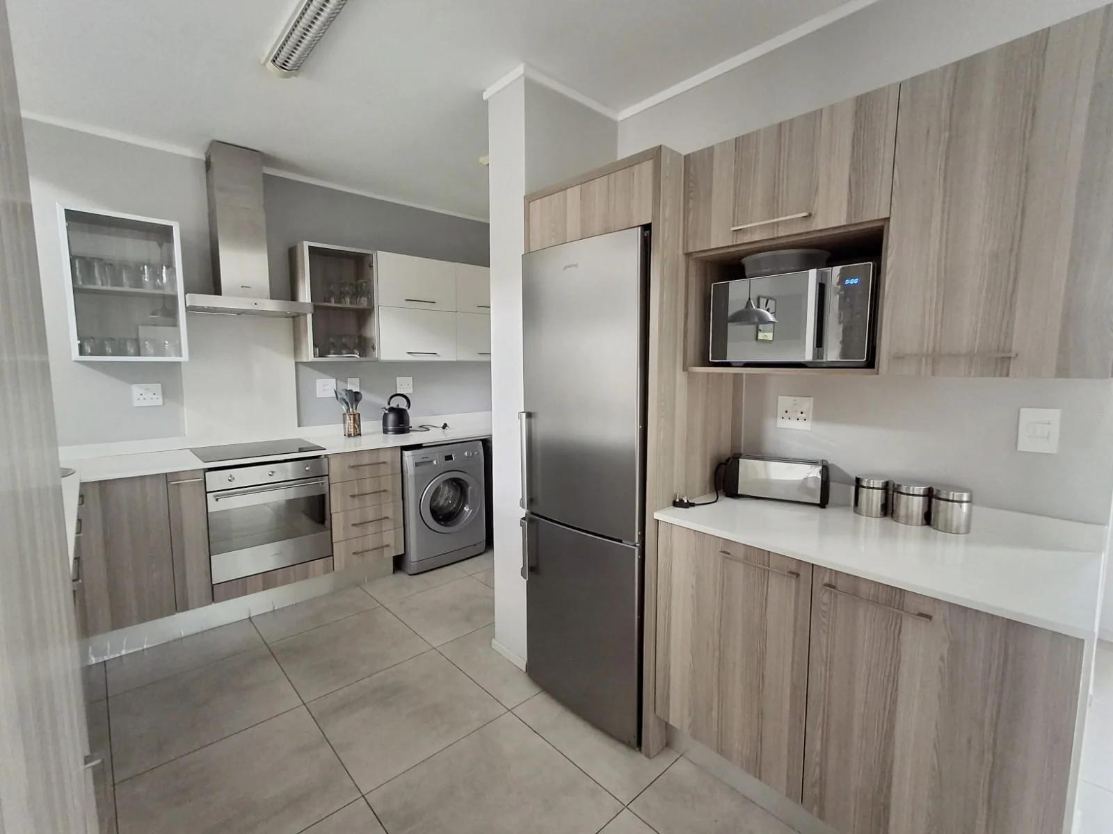3 Bedroom contemporay apartment in Oaklands.