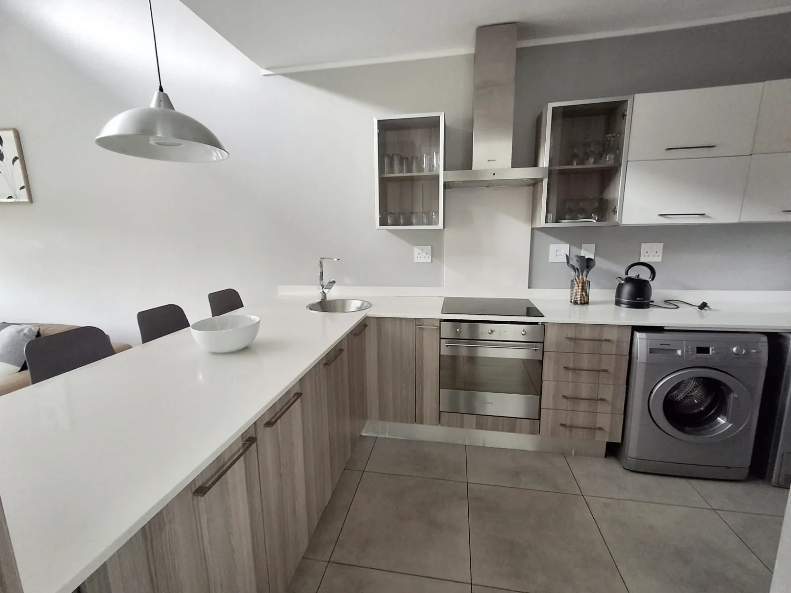 3 Bedroom contemporay apartment in Oaklands.