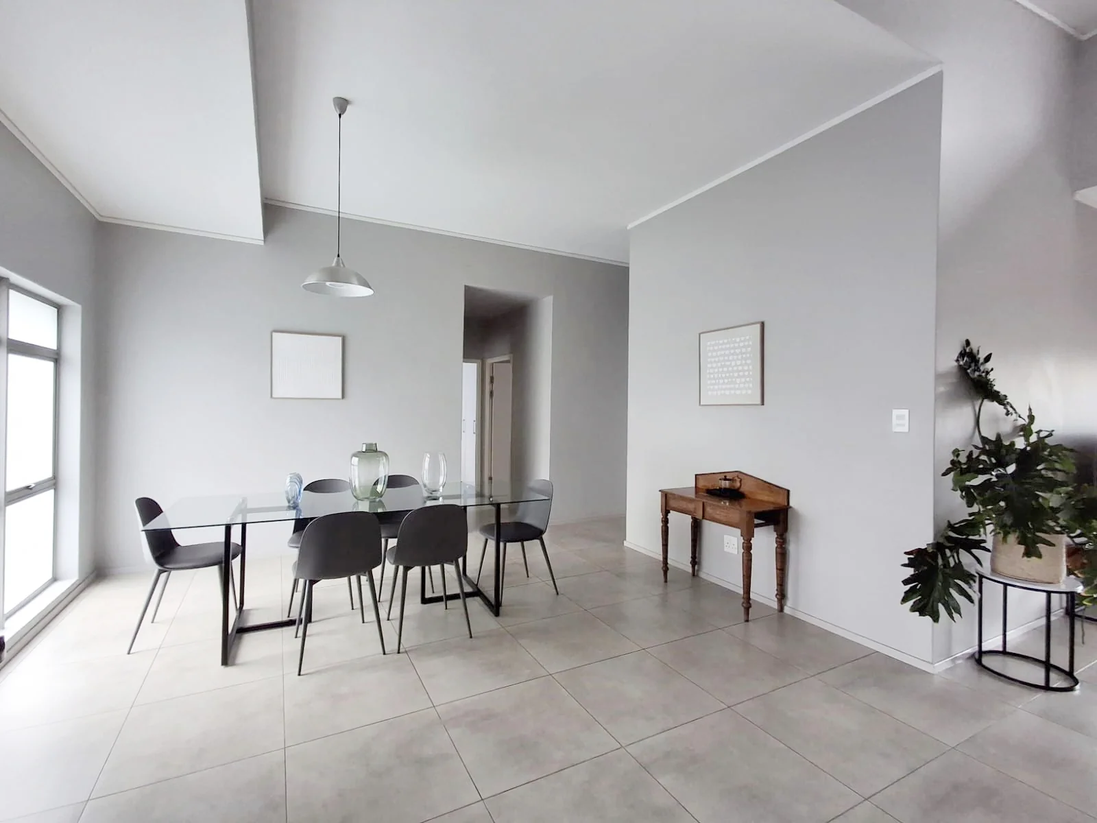 3 Bedroom contemporay apartment in Oaklands.