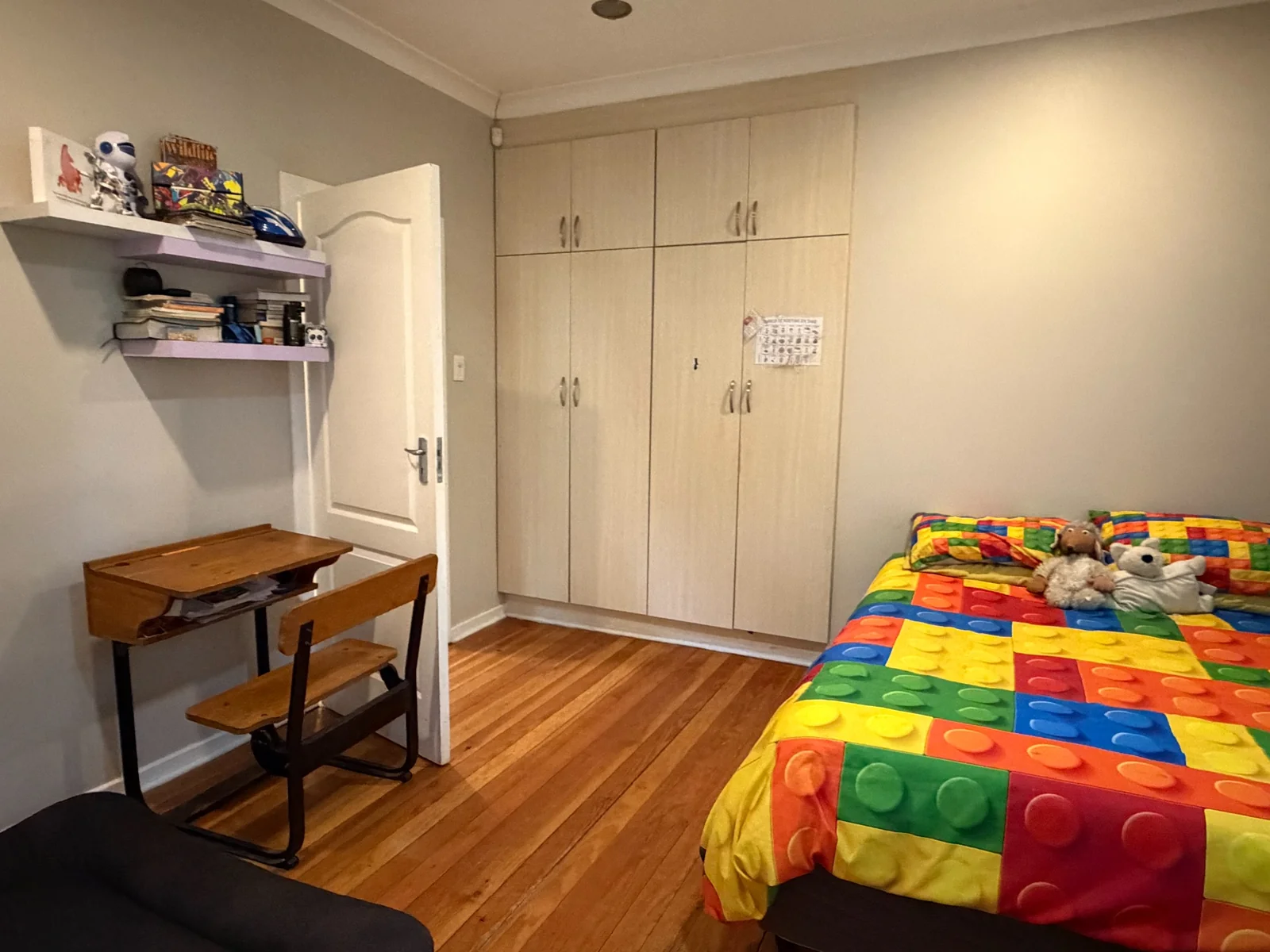 Beautiful family home to rent in the upmarket neighborhood.