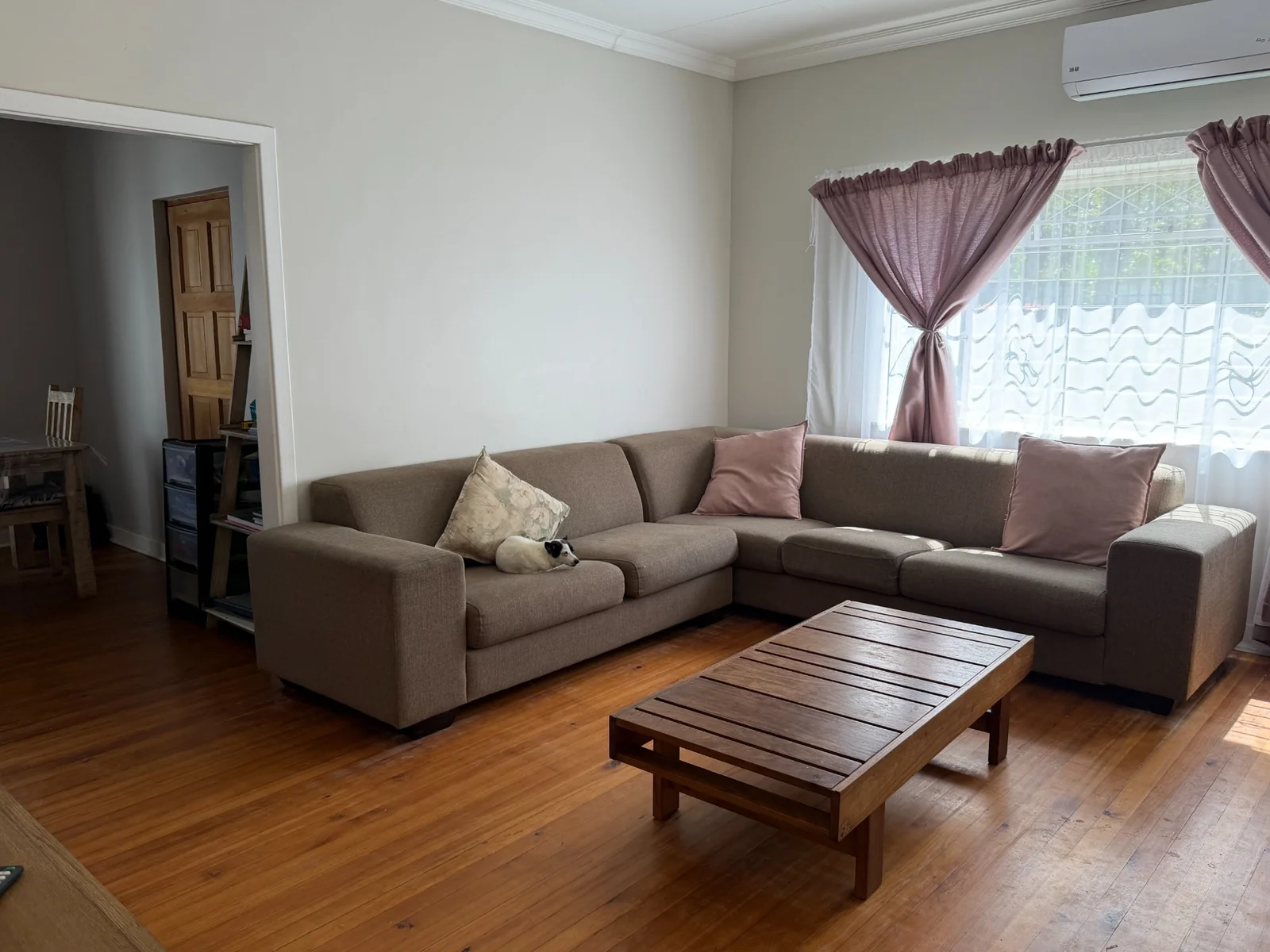 Beautiful family home to rent in the upmarket neighborhood.