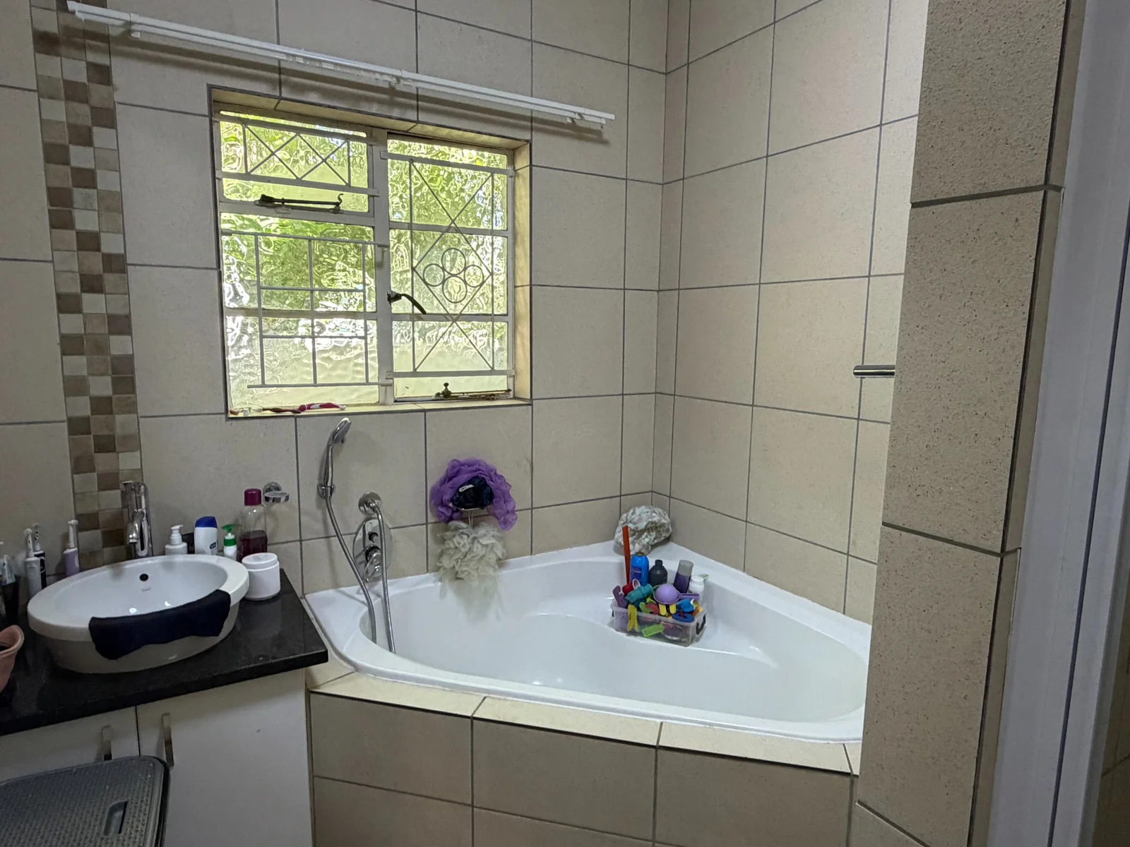 Beautiful family home to rent in the upmarket neighborhood.