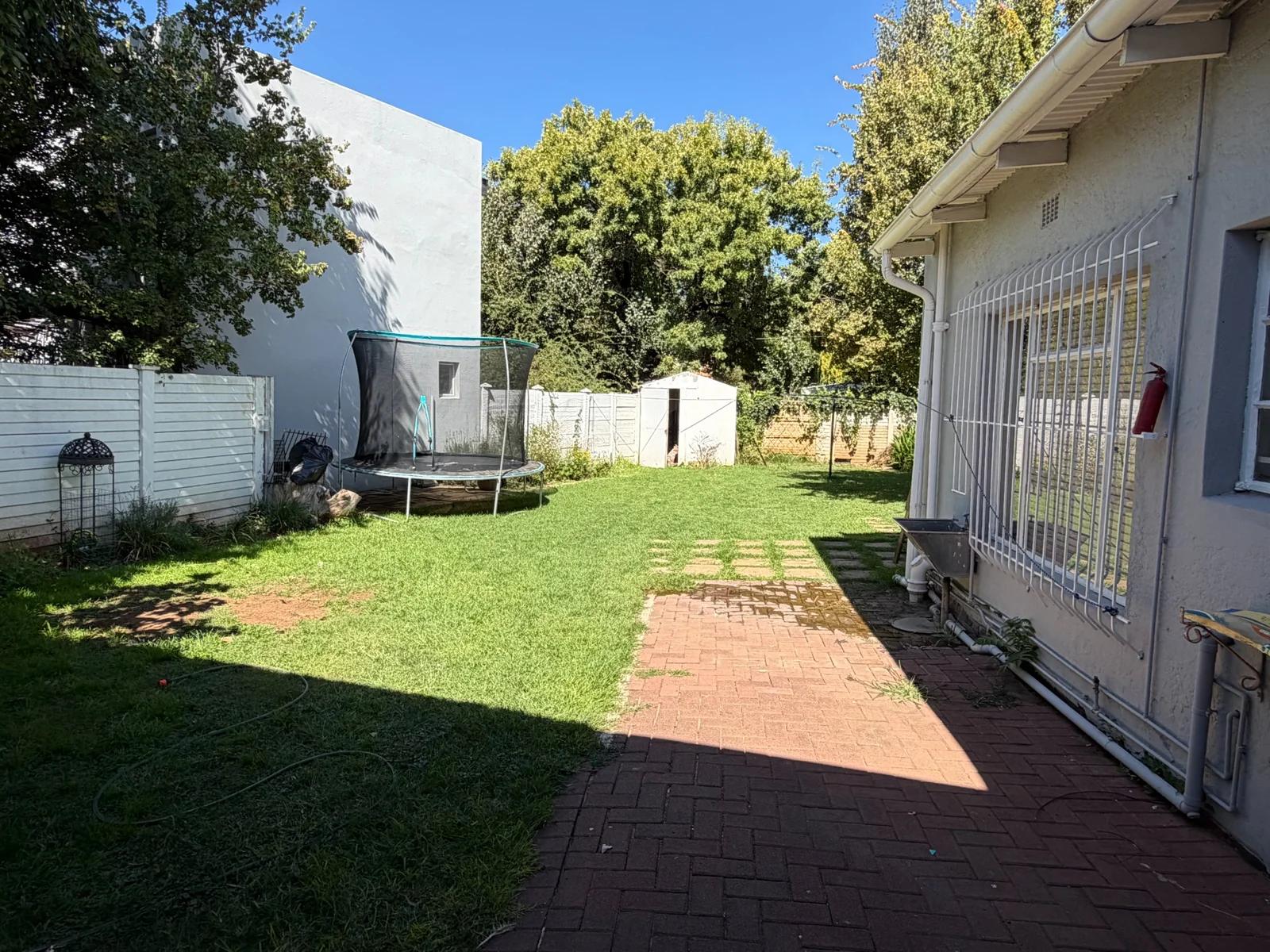 Beautiful family home to rent in the upmarket neighborhood.