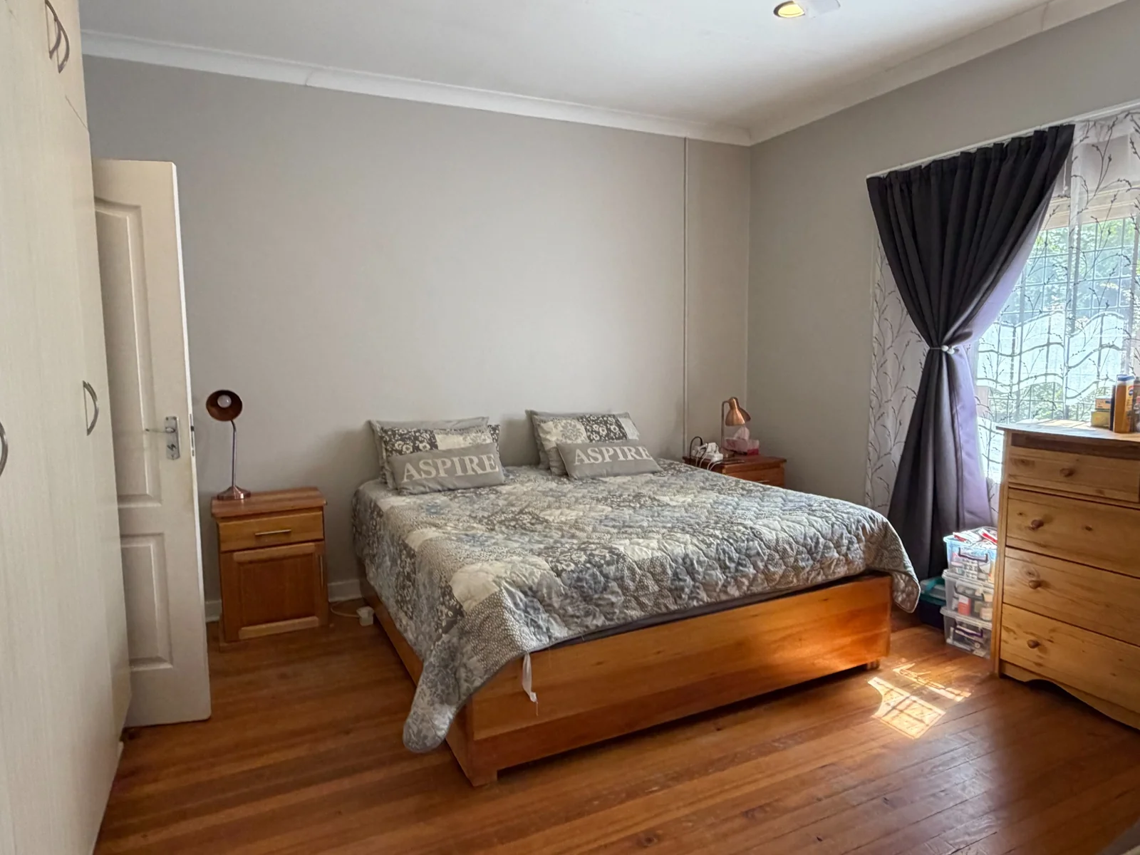 Beautiful family home to rent in the upmarket neighborhood.