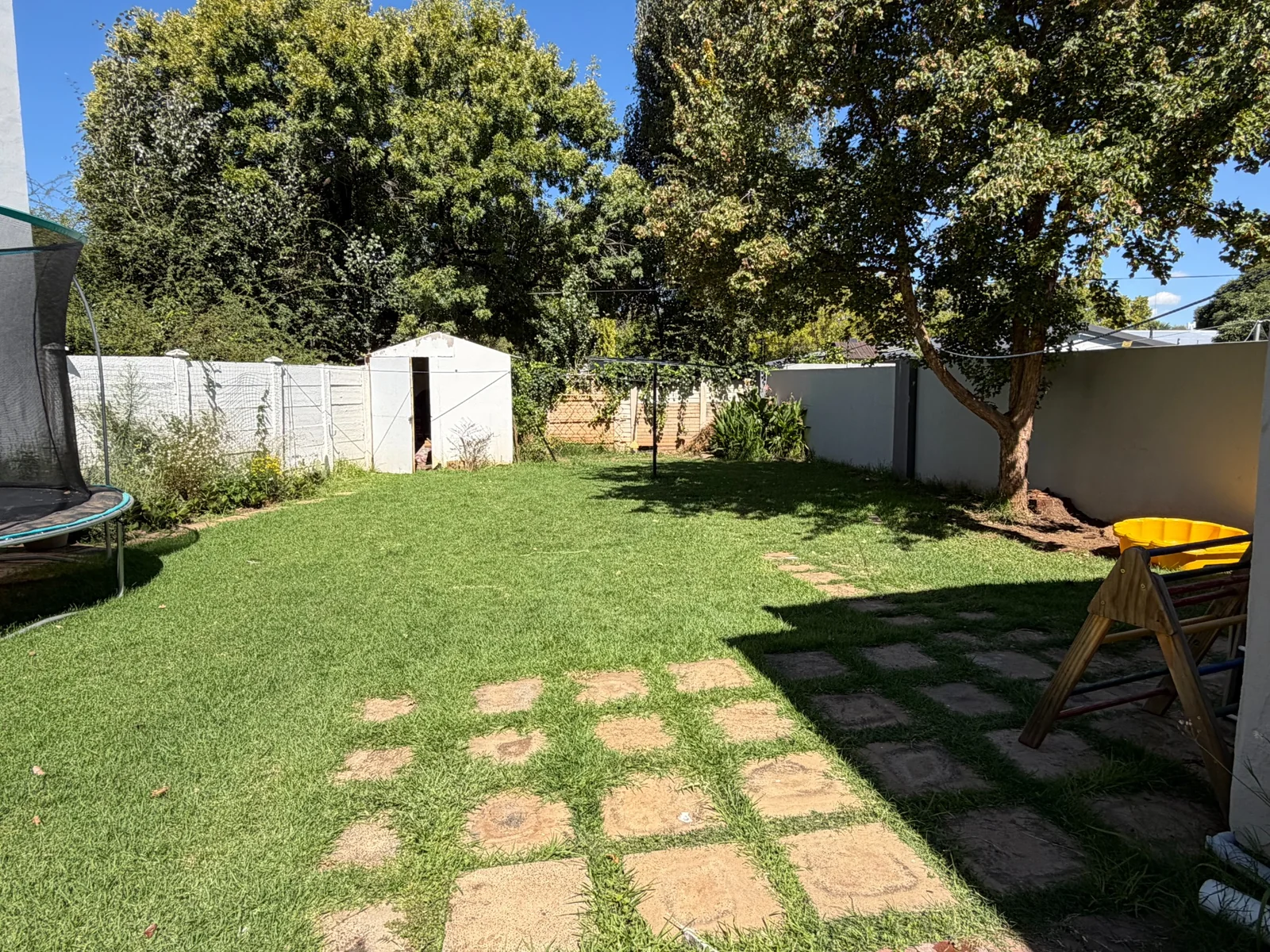 Beautiful family home to rent in the upmarket neighborhood.