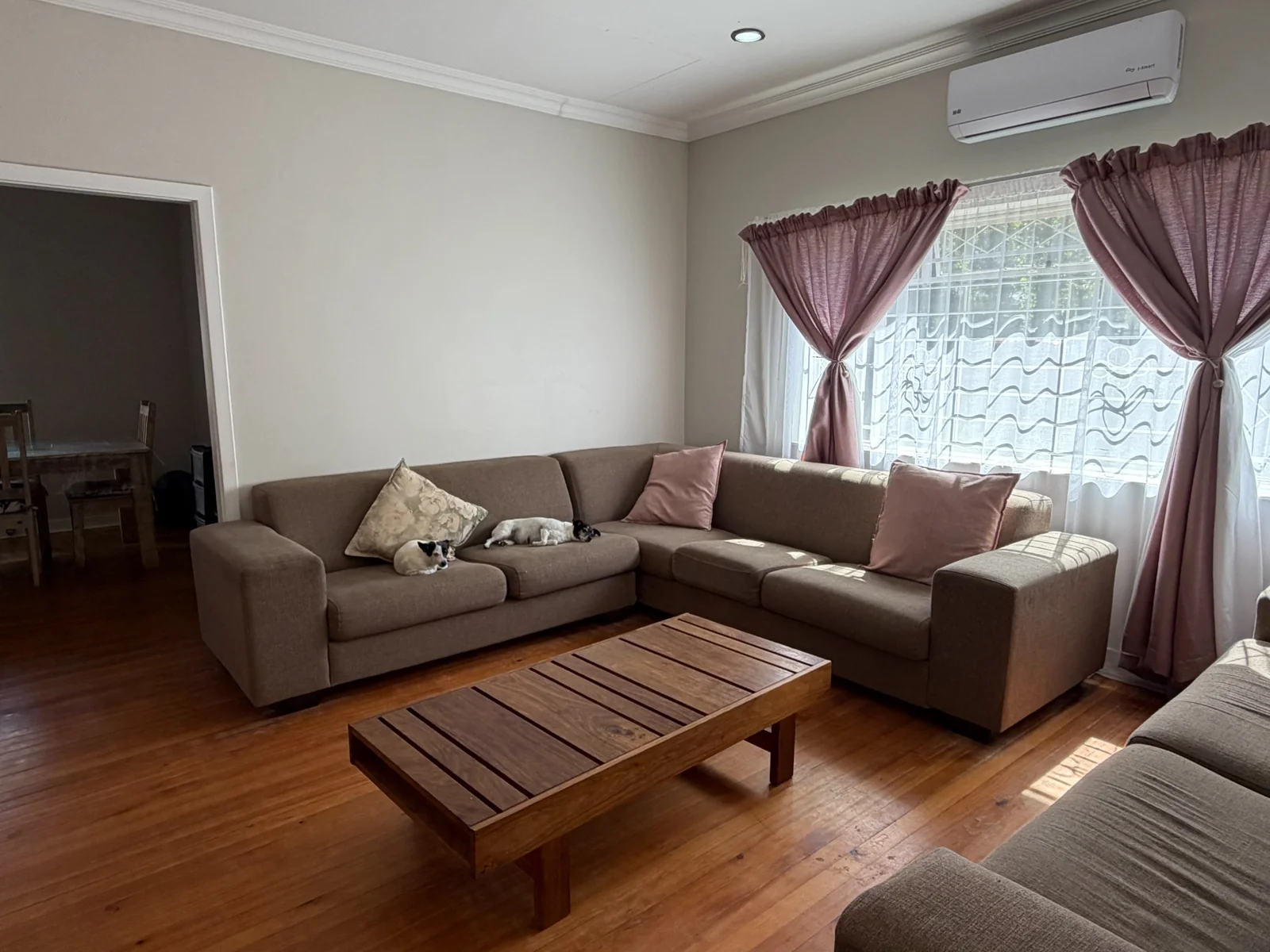 Beautiful family home to rent in the upmarket neighborhood.