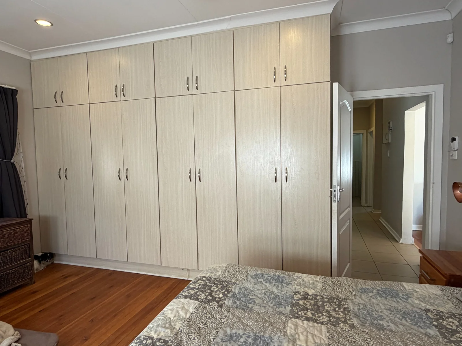 Beautiful family home to rent in the upmarket neighborhood.